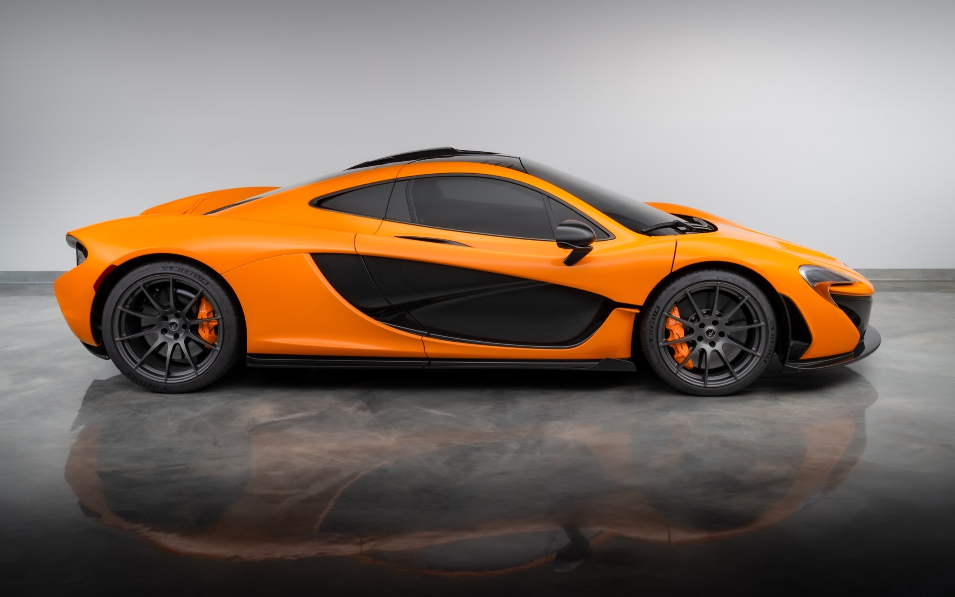 Used-2014-McLaren-P1-Coupe-Only-2930-Miles-Carbon-Fiber-Completely-Serviced-Collector-Quality