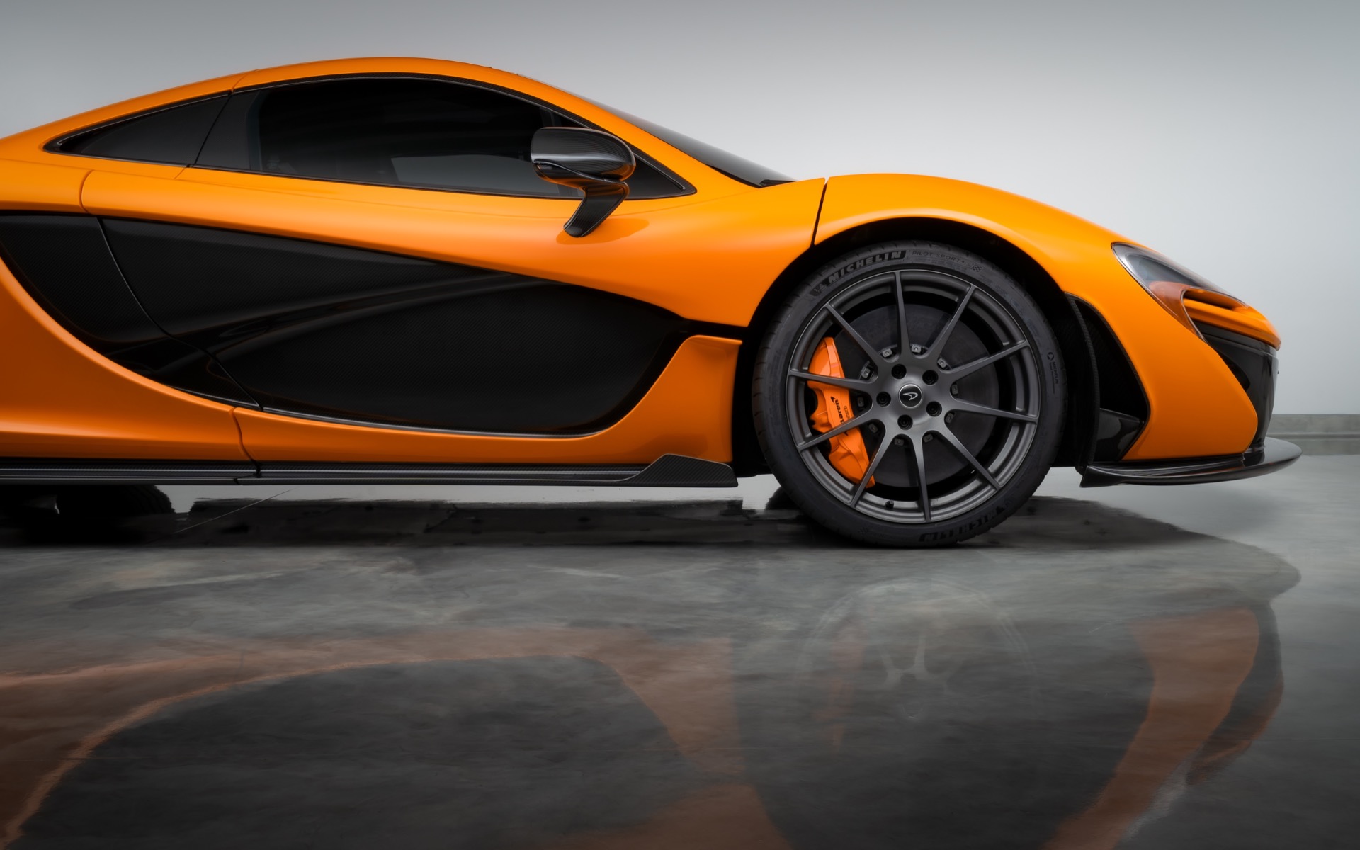 Used-2014-McLaren-P1-Coupe-Only-2930-Miles-Carbon-Fiber-Completely-Serviced-Collector-Quality