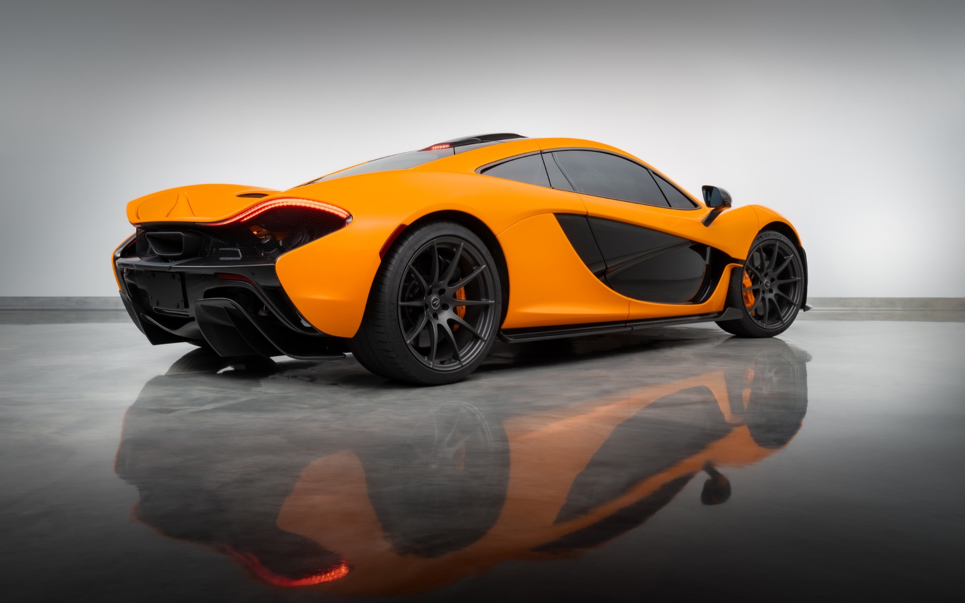 Used-2014-McLaren-P1-Coupe-Only-2930-Miles-Carbon-Fiber-Completely-Serviced-Collector-Quality