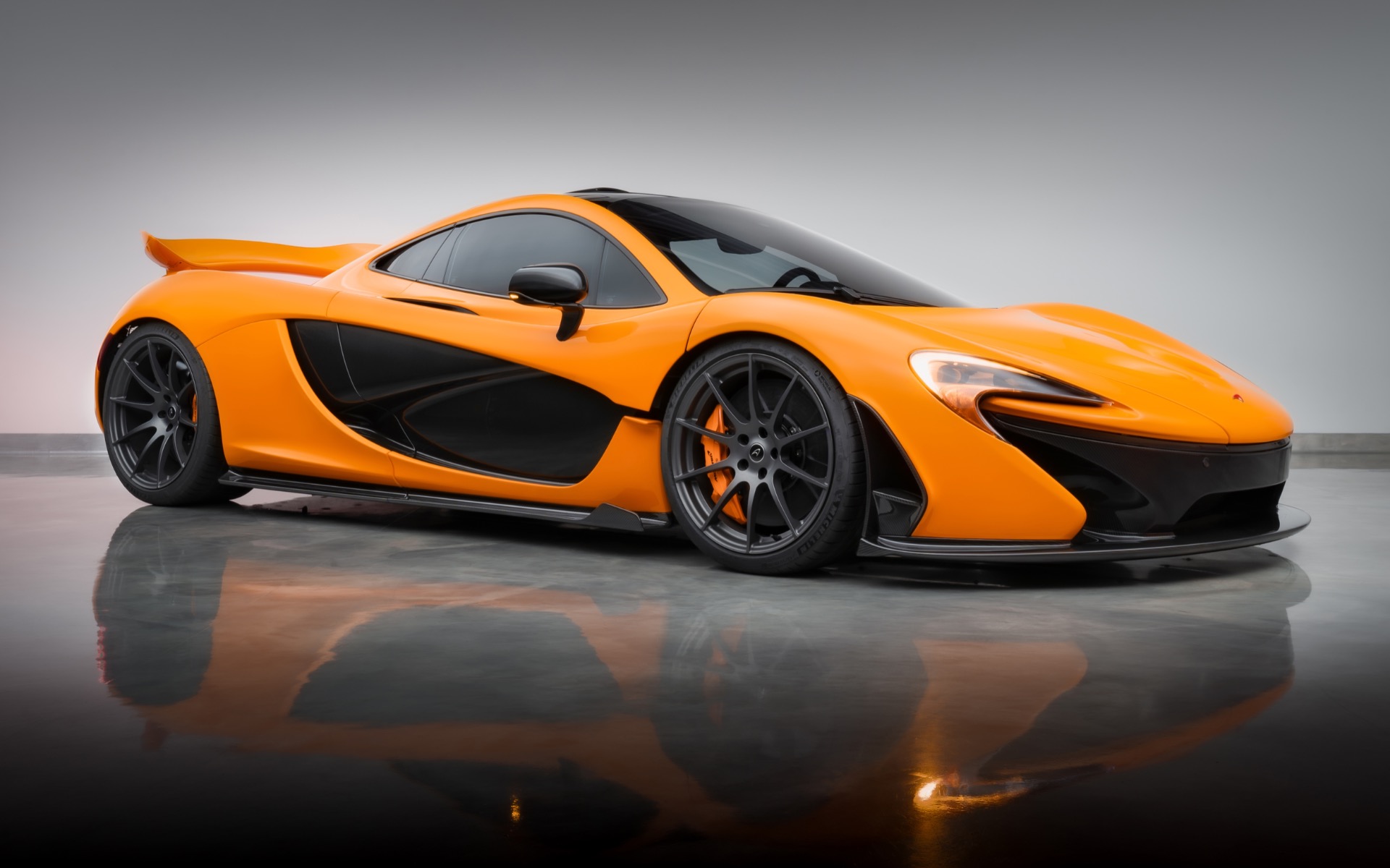 Used-2014-McLaren-P1-Coupe-Only-2930-Miles-Carbon-Fiber-Completely-Serviced-Collector-Quality