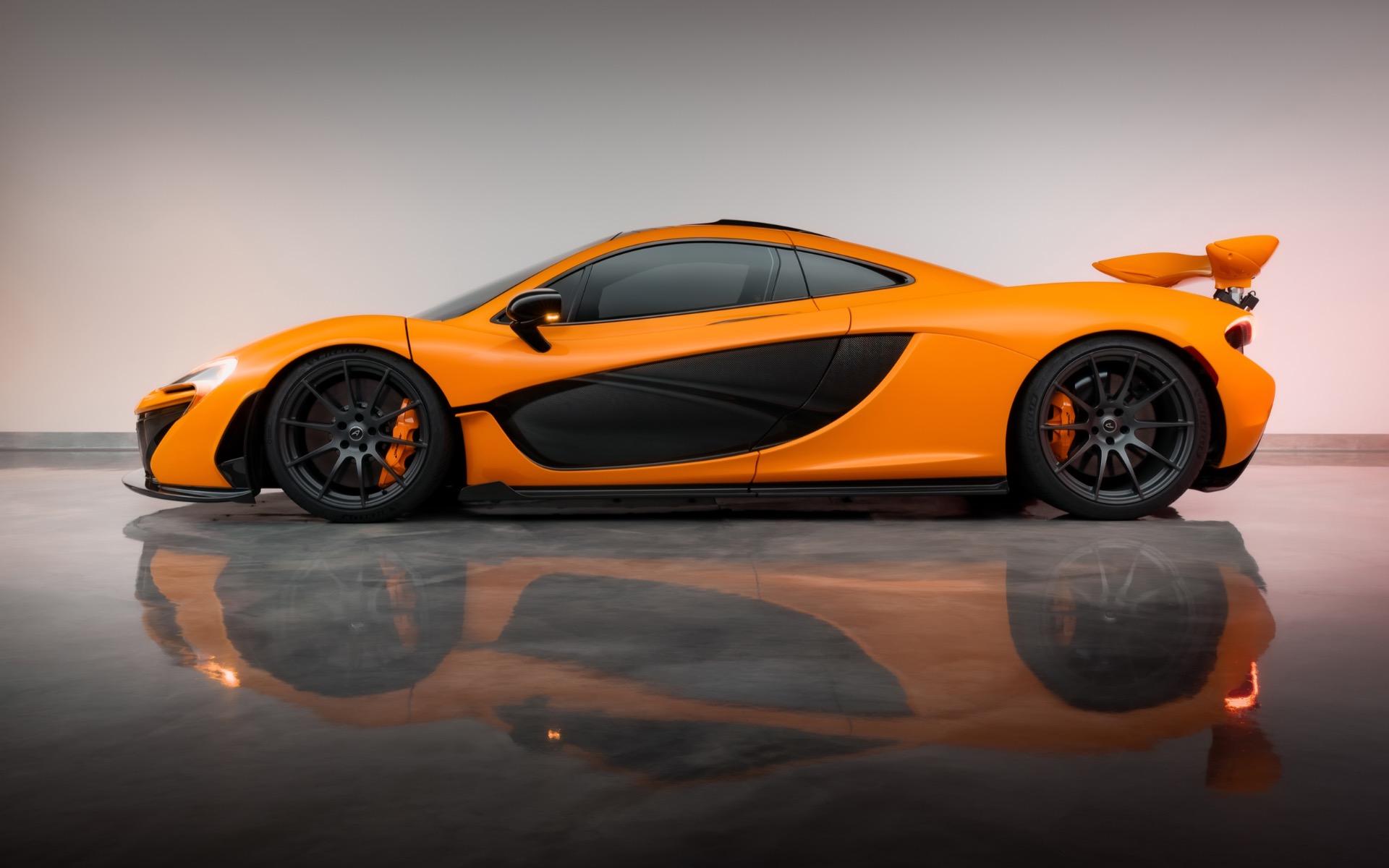 Used-2014-McLaren-P1-Coupe-Only-2930-Miles-Carbon-Fiber-Completely-Serviced-Collector-Quality