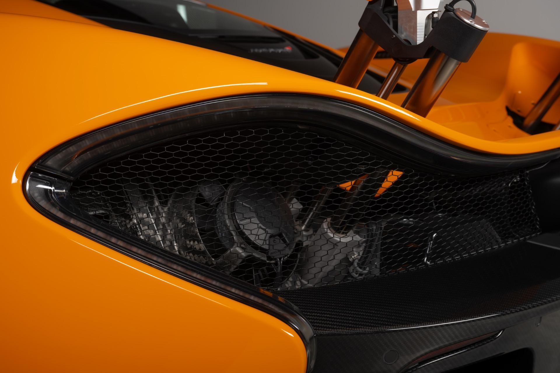 Used-2014-McLaren-P1-Coupe-Only-2930-Miles-Carbon-Fiber-Completely-Serviced-Collector-Quality