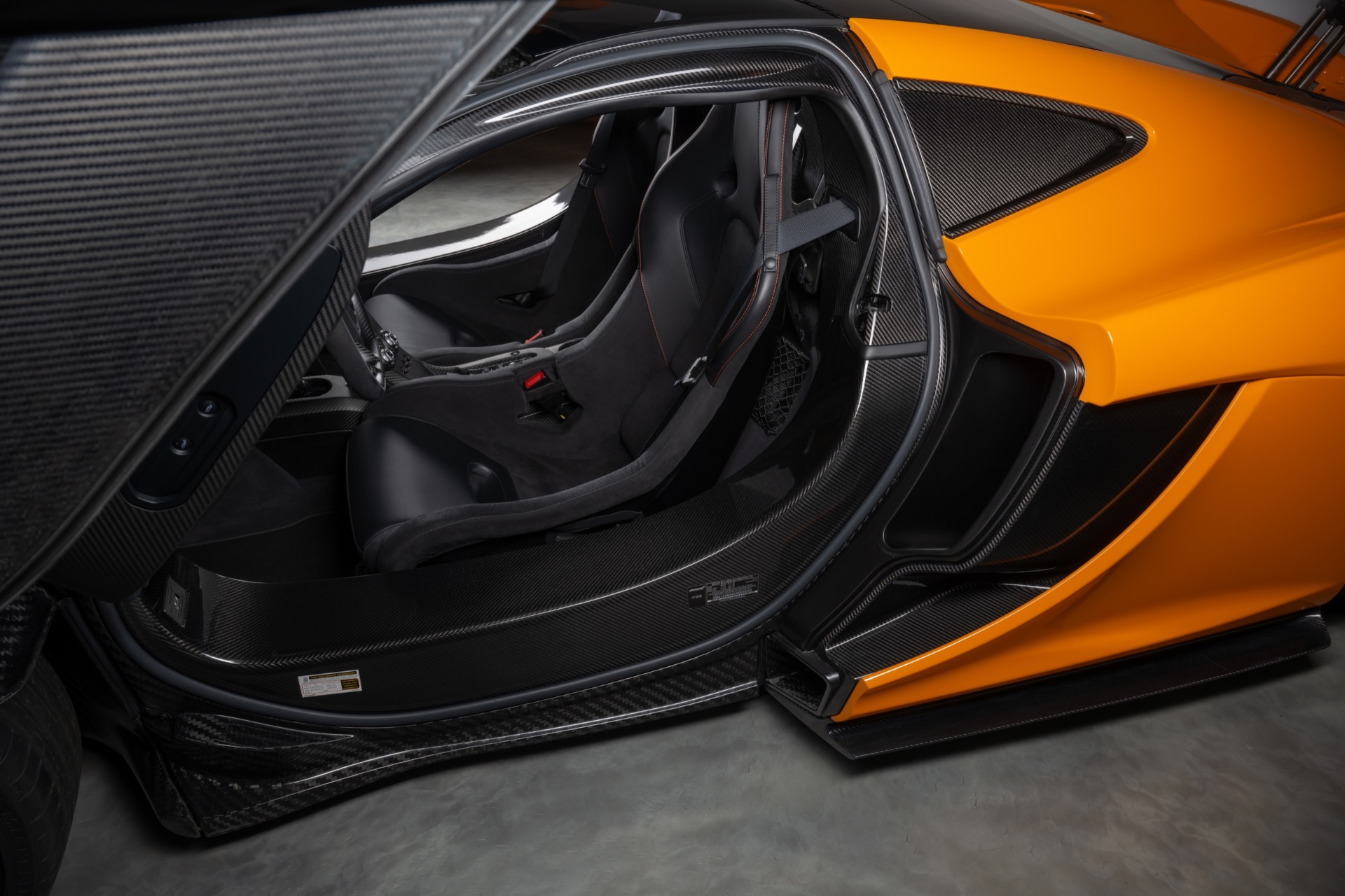 Used-2014-McLaren-P1-Coupe-Only-2930-Miles-Carbon-Fiber-Completely-Serviced-Collector-Quality