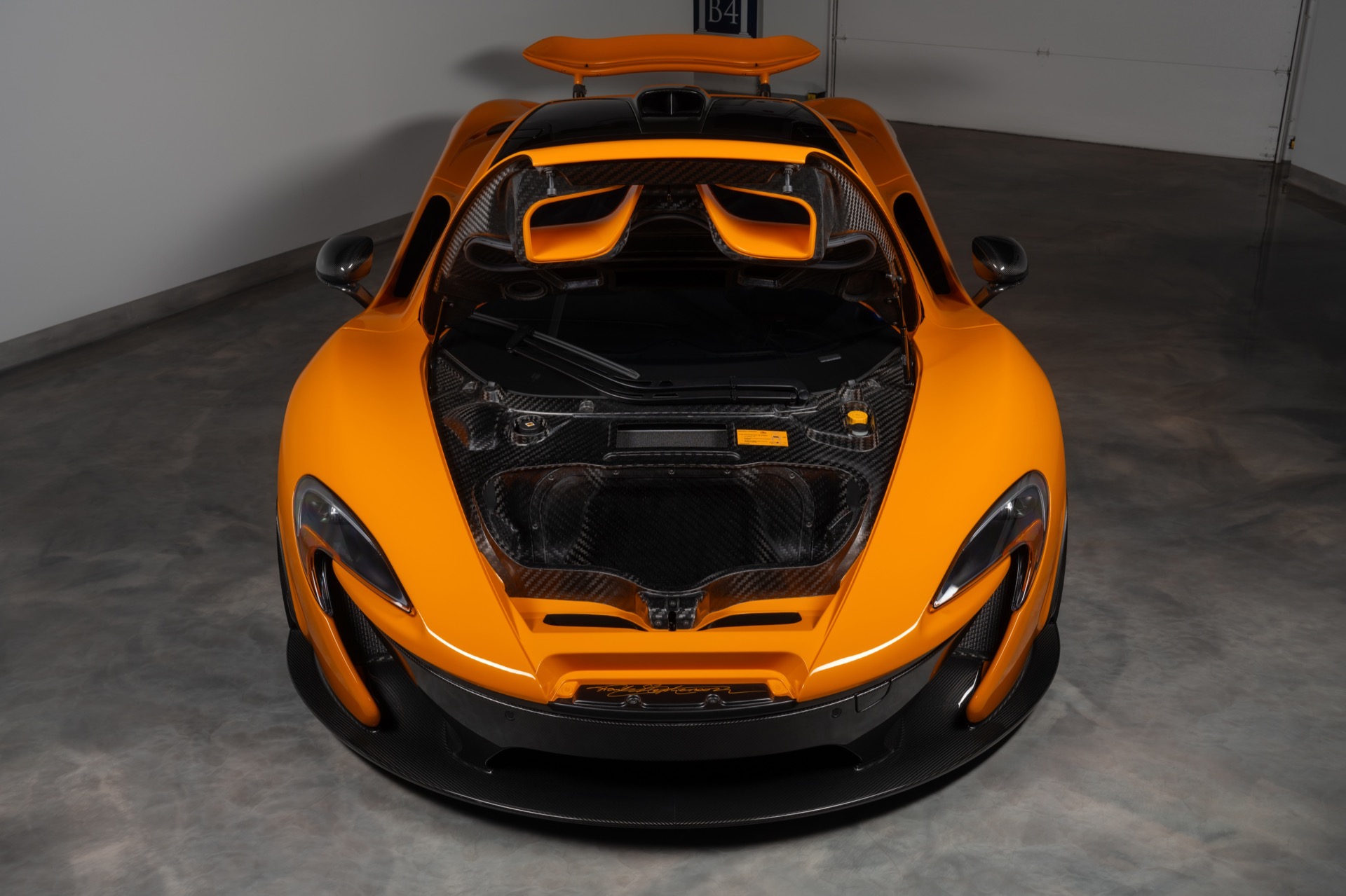 Used-2014-McLaren-P1-Coupe-Only-2930-Miles-Carbon-Fiber-Completely-Serviced-Collector-Quality