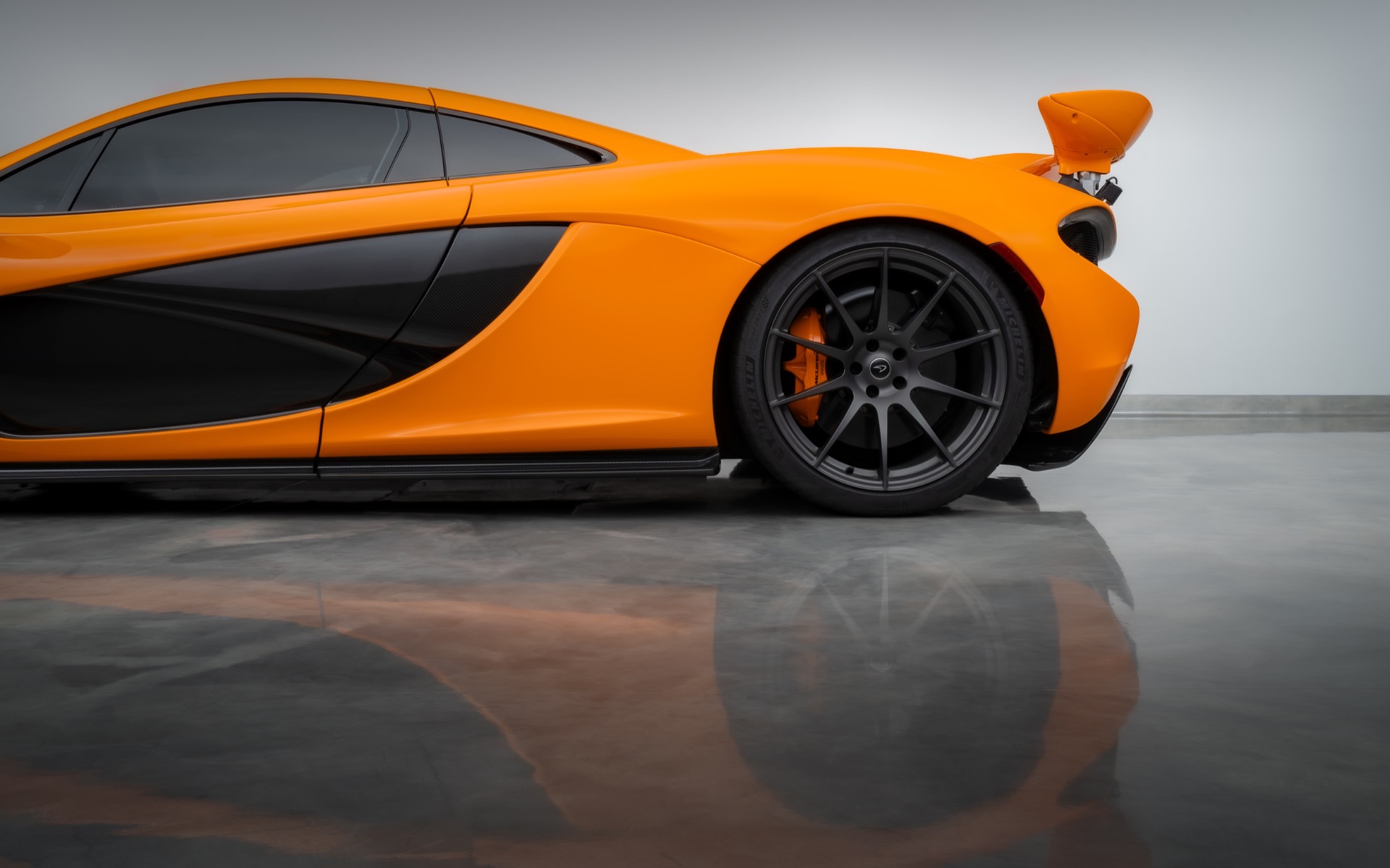 Used-2014-McLaren-P1-Coupe-Only-2930-Miles-Carbon-Fiber-Completely-Serviced-Collector-Quality