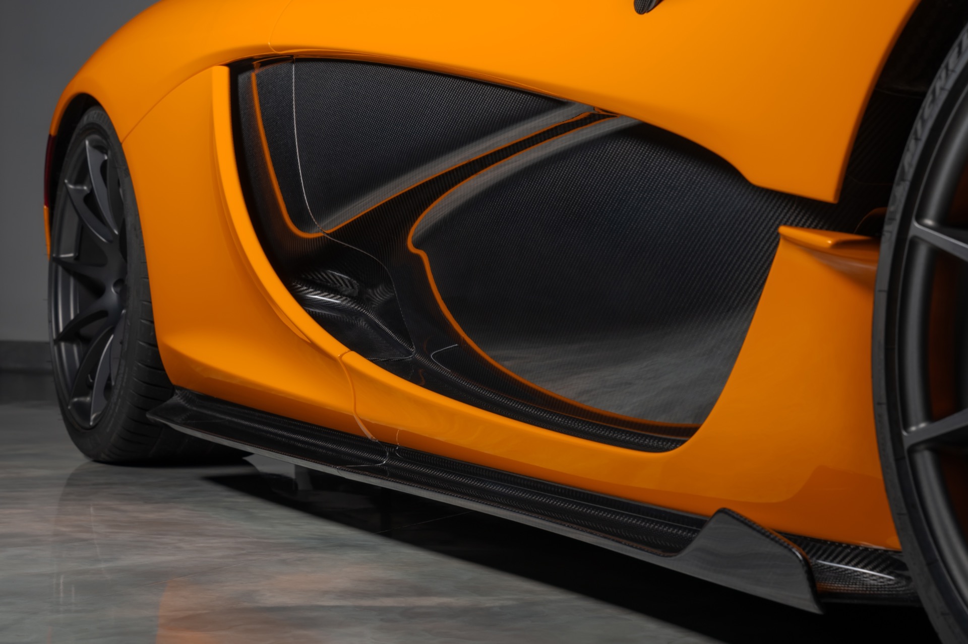 Used-2014-McLaren-P1-Coupe-Only-2930-Miles-Carbon-Fiber-Completely-Serviced-Collector-Quality