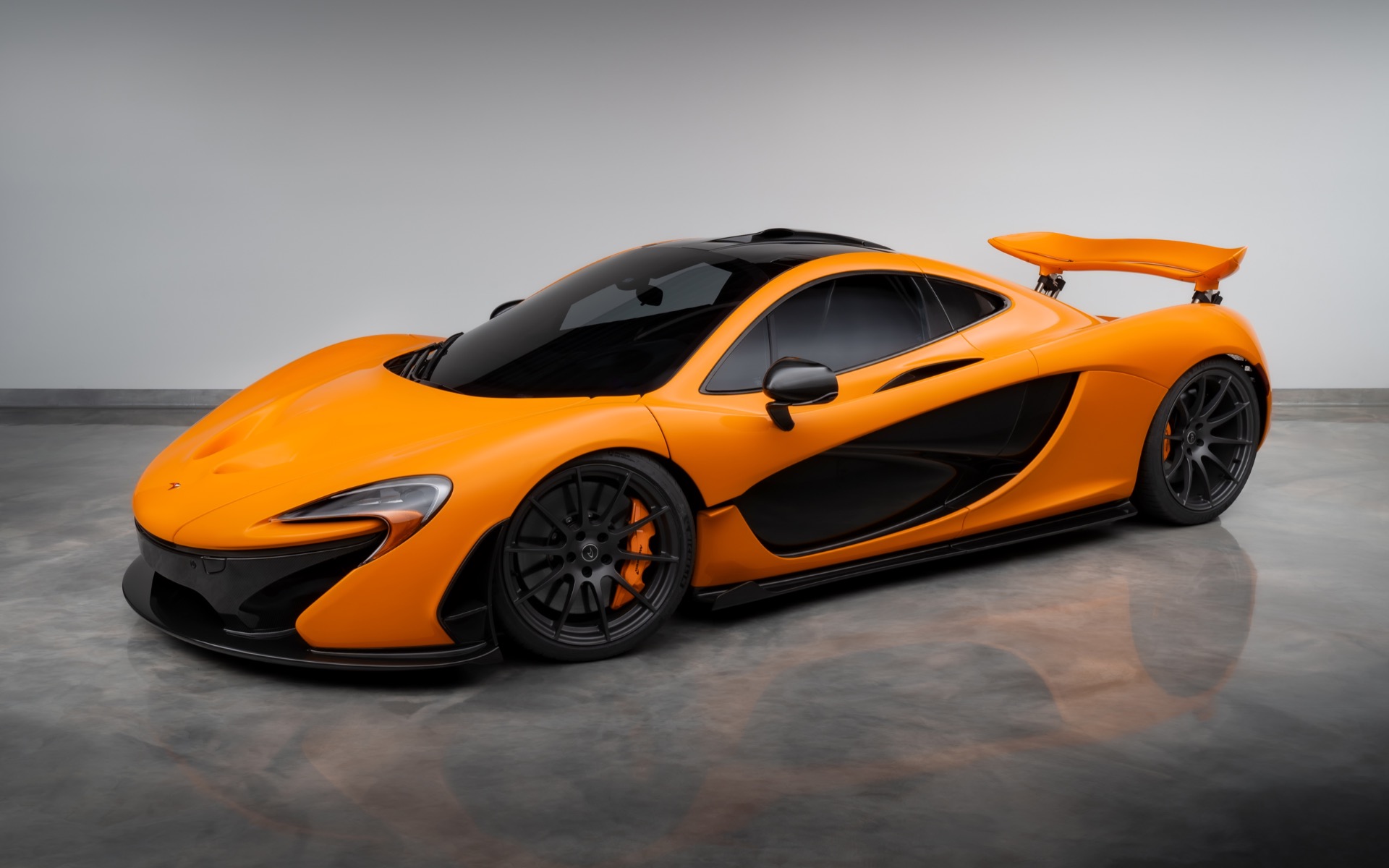 Used-2014-McLaren-P1-Coupe-Only-2930-Miles-Carbon-Fiber-Completely-Serviced-Collector-Quality