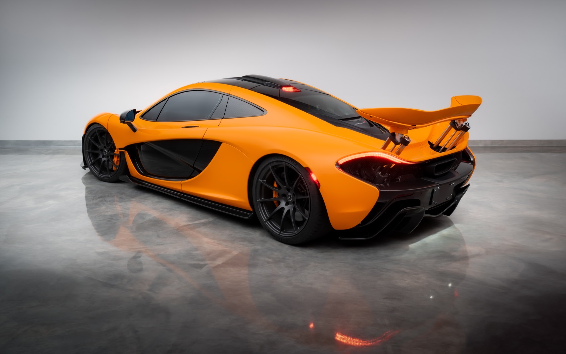 Used-2014-McLaren-P1-Coupe-Only-2930-Miles-Carbon-Fiber-Completely-Serviced-Collector-Quality