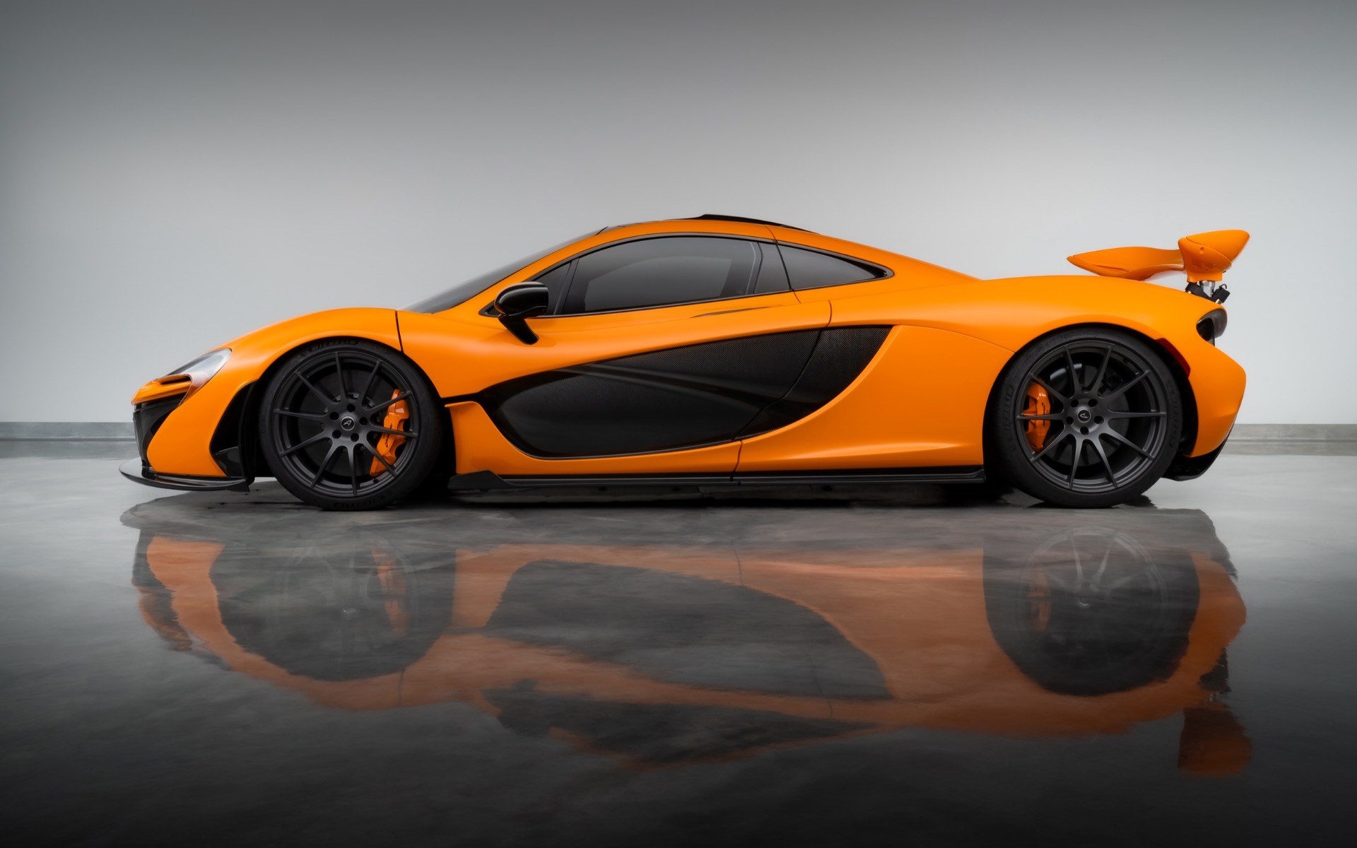 Used-2014-McLaren-P1-Coupe-Only-2930-Miles-Carbon-Fiber-Completely-Serviced-Collector-Quality