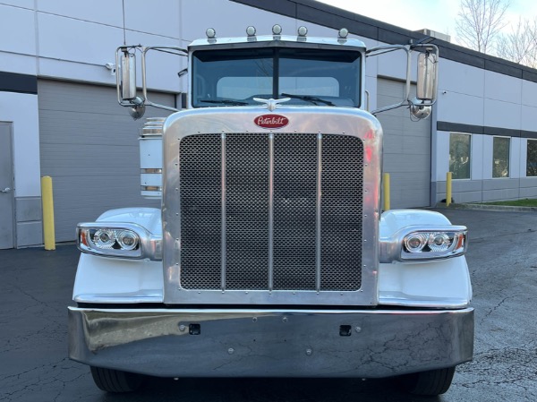 Used-2018-Peterbilt-389-Day-Cab