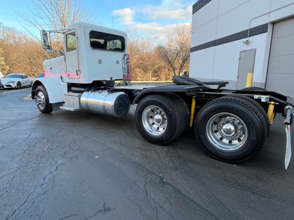 Used-2018-Peterbilt-389-Day-Cab