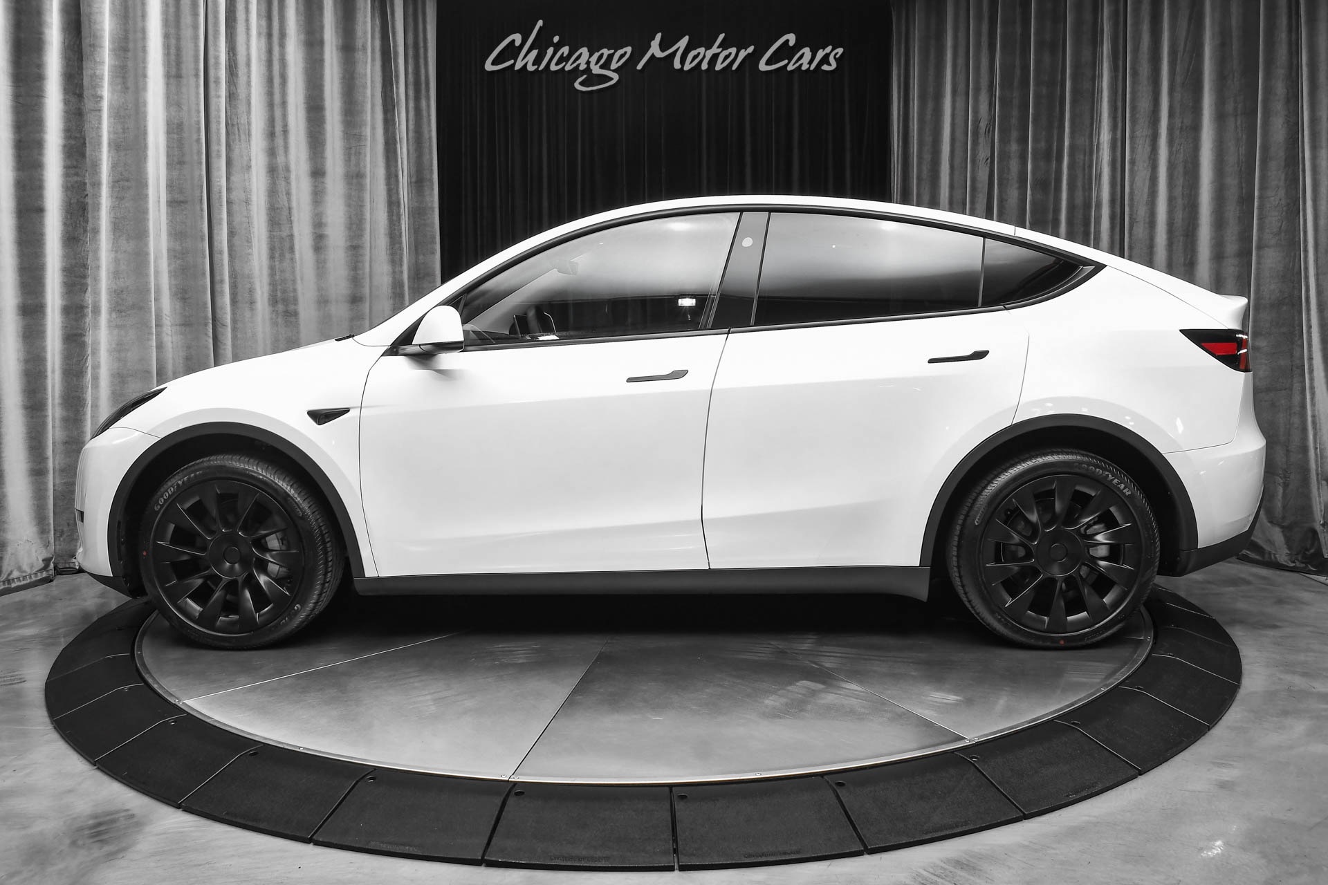 Used-2023-Tesla-Model-Y-Long-Range-Auto-Pilot-Premium-Connectivity-Pack-Only-3k-Miles