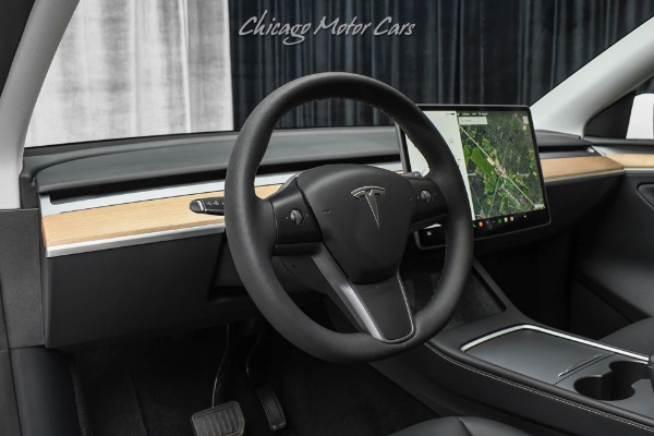 Used-2023-Tesla-Model-Y-Long-Range-Auto-Pilot-Premium-Connectivity-Pack-Only-3k-Miles