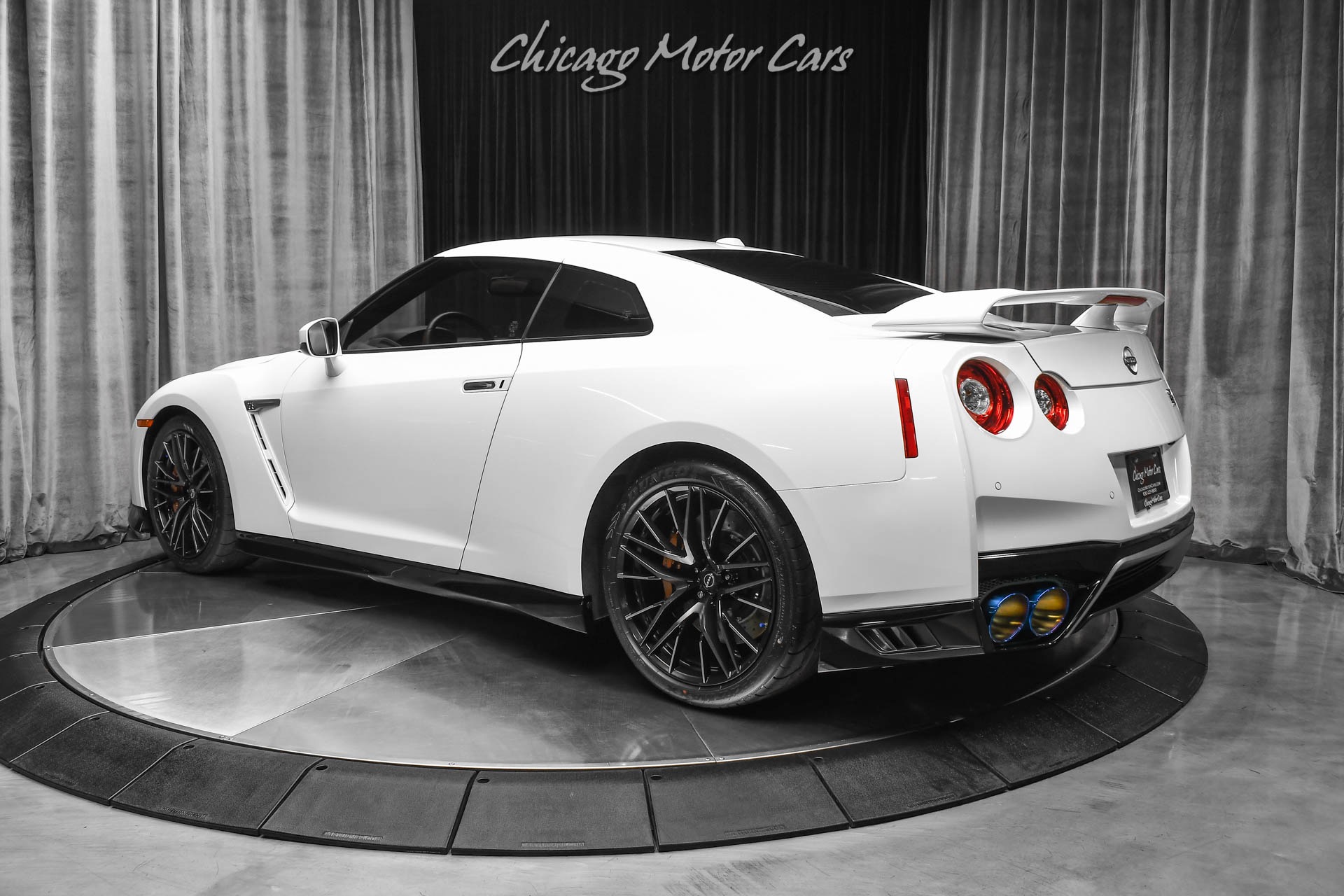 Used-2023-Nissan-GT-R-Premium-Coupe-Only-802-Miles-Pearl-White-Red-Amber-LOADED-Perfect