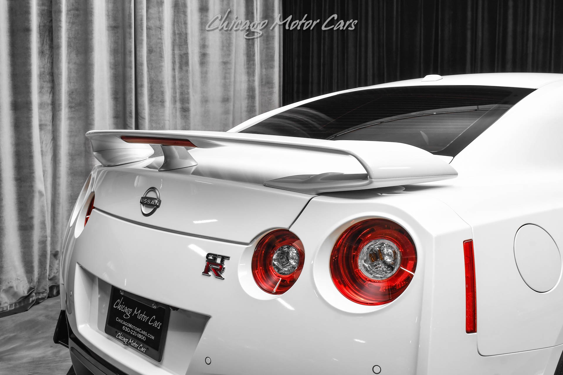 Used-2023-Nissan-GT-R-Premium-Coupe-Only-802-Miles-Pearl-White-Red-Amber-LOADED-Perfect