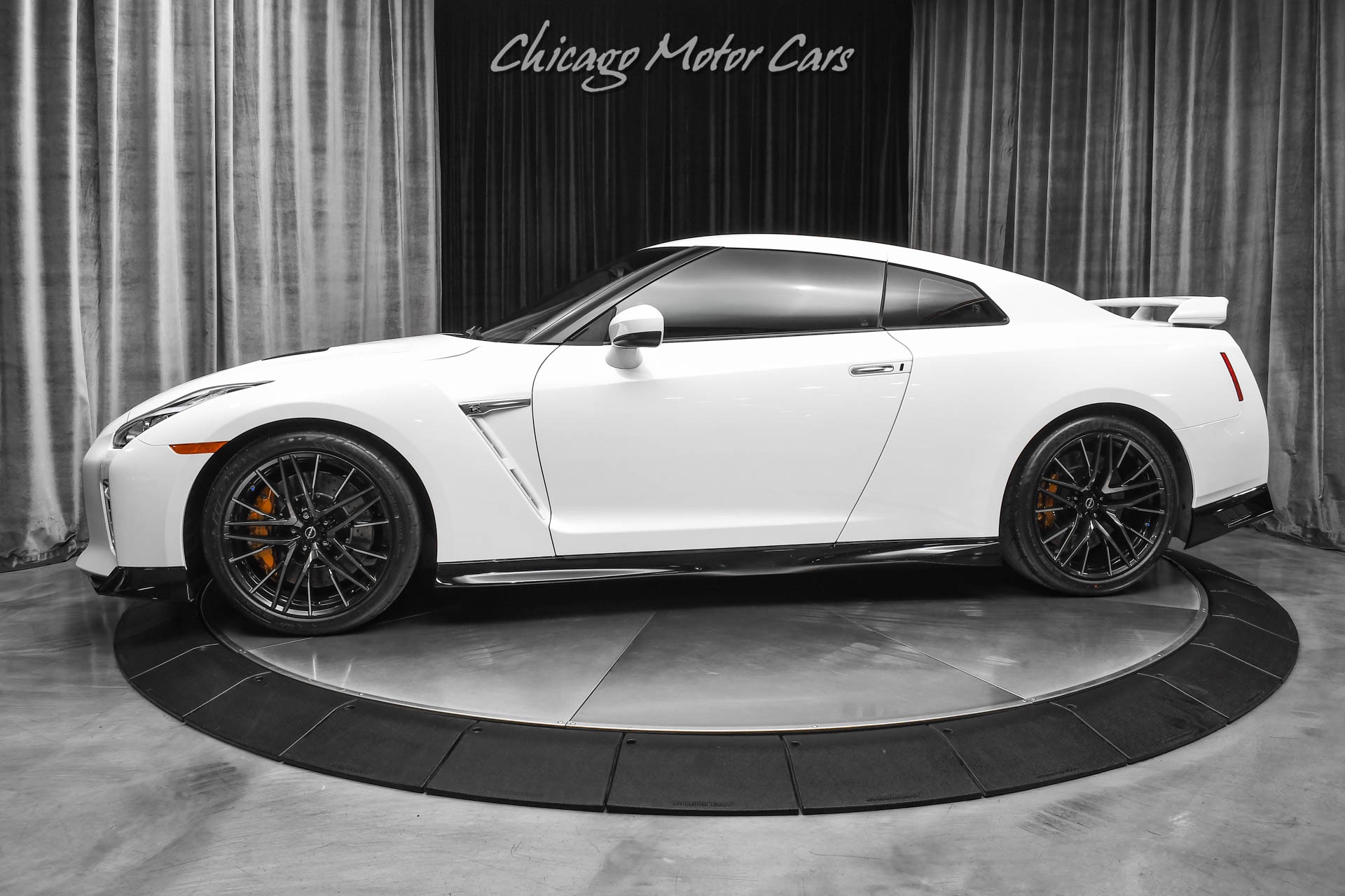 Used-2023-Nissan-GT-R-Premium-Coupe-Only-802-Miles-Pearl-White-Red-Amber-LOADED-Perfect