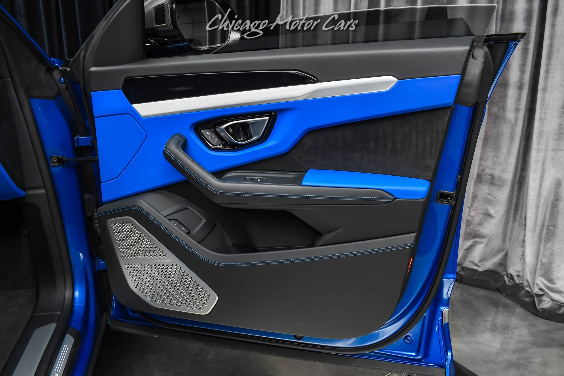 Used-2022-Lamborghini-Urus-SUV-RARE-Spec-Blue-Interior-B-O-3D-Audio-Massage-Seats-Carbon-Upgrades