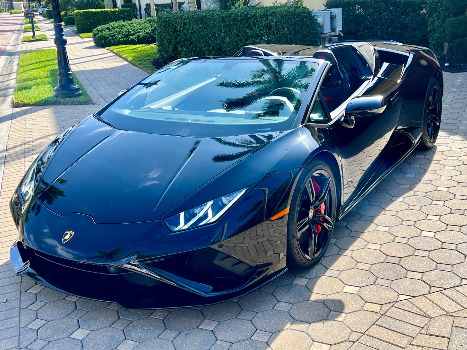 Used-2021-Lamborghini-Huracan-EVO-610-2-Spyder-Only-1k-Miles-Front-Lift-Carbon-Sport-Seats-Pristine