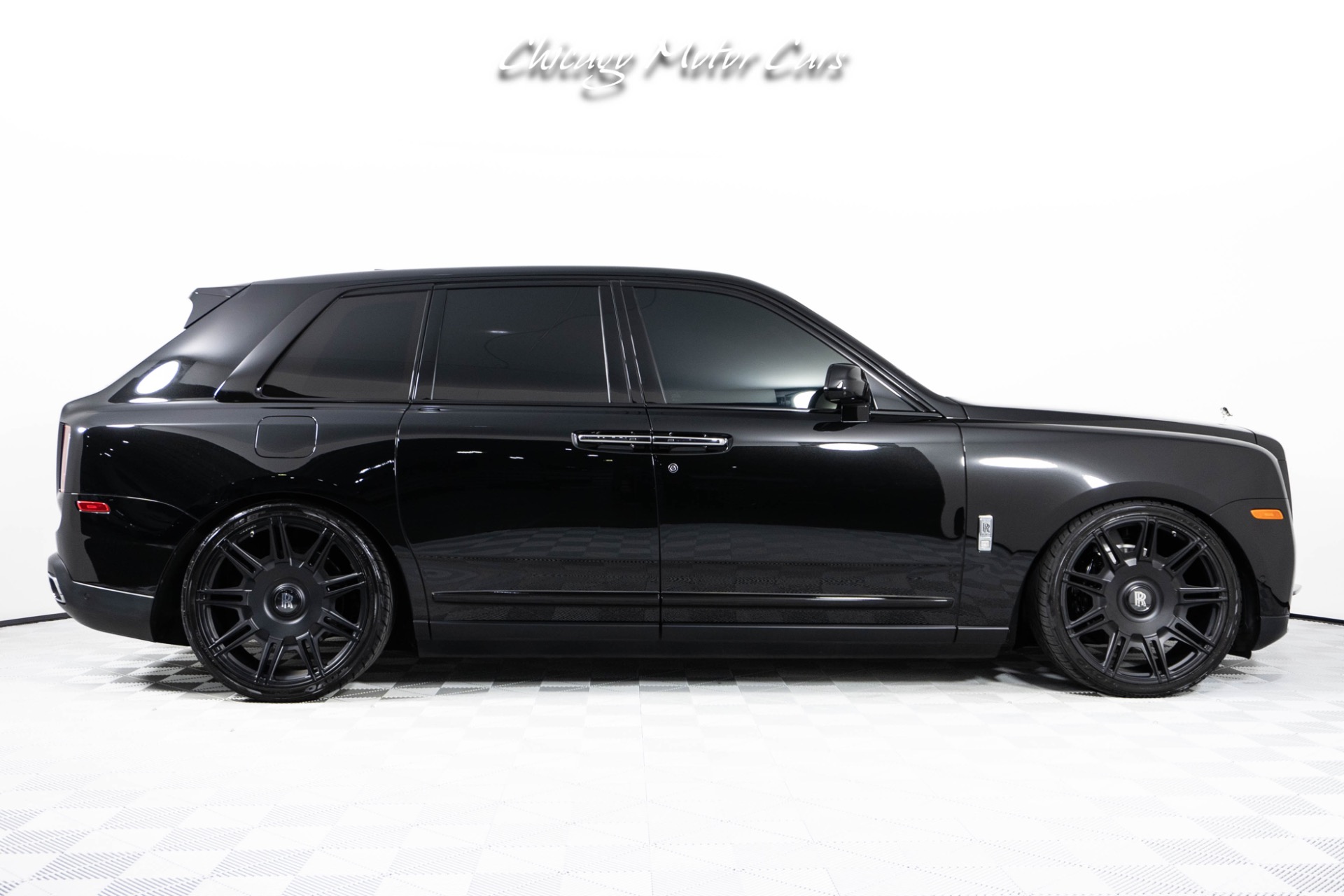 Used-2020-Rolls-Royce-Cullinan-Blackout-Package-Custom-Novitec-Wheels-Beautiful-Color-Combo-Loaded