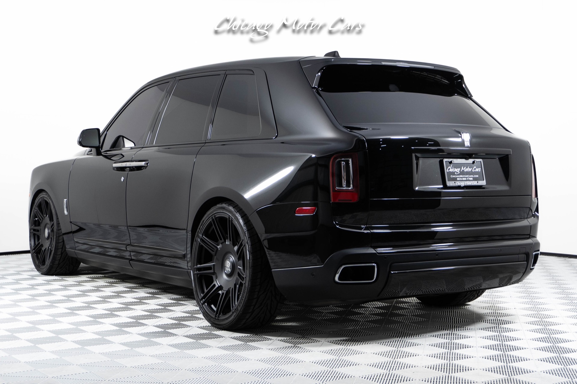 Used-2020-Rolls-Royce-Cullinan-Blackout-Package-Custom-Novitec-Wheels-Beautiful-Color-Combo-Loaded