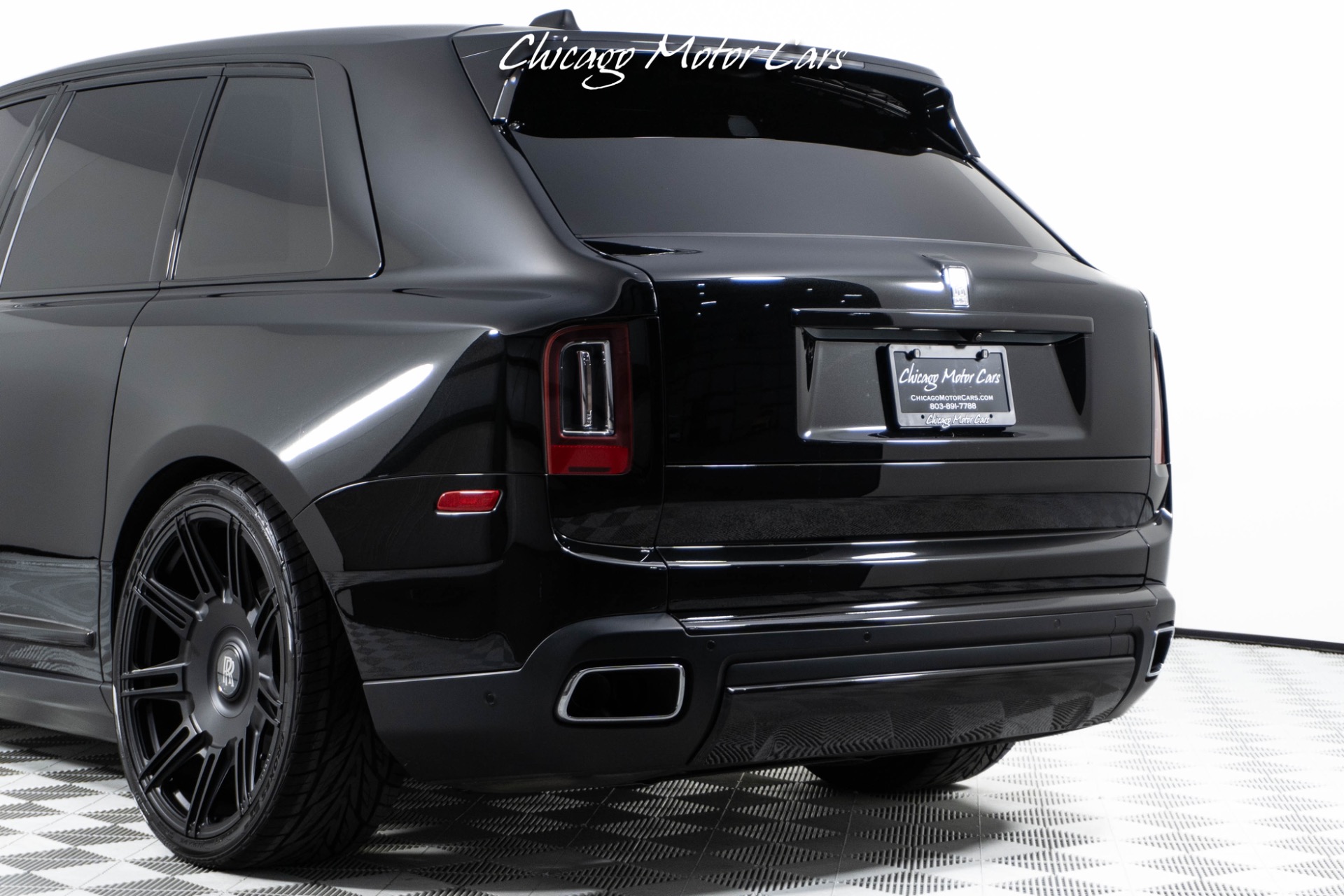 Used-2020-Rolls-Royce-Cullinan-Blackout-Package-Custom-Novitec-Wheels-Beautiful-Color-Combo-Loaded