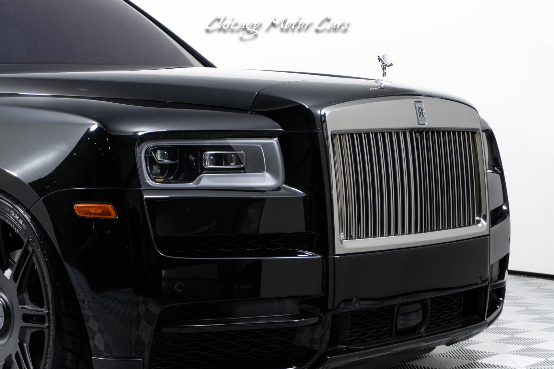 Used-2020-Rolls-Royce-Cullinan-Blackout-Package-Custom-Novitec-Wheels-Beautiful-Color-Combo-Loaded