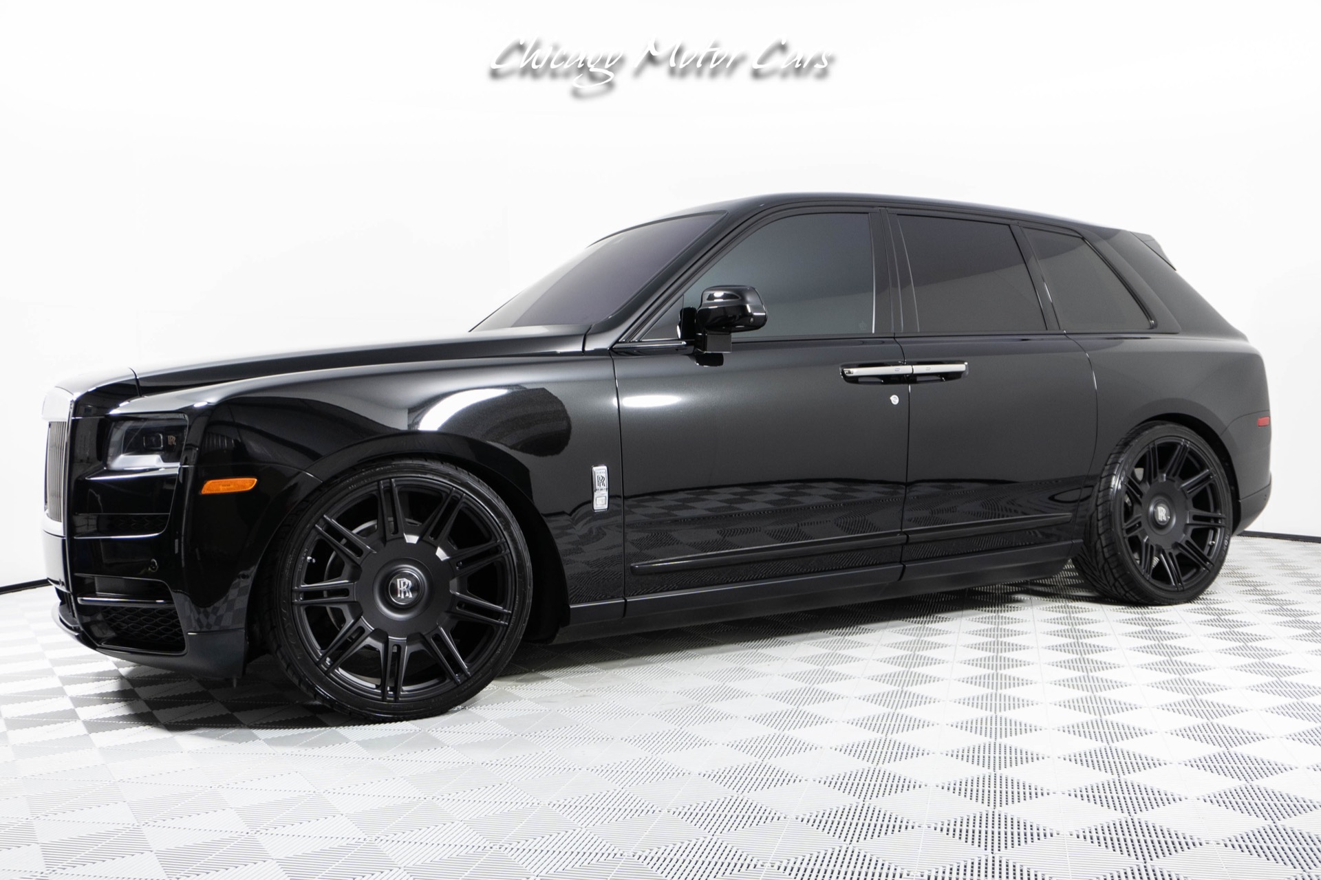 Used-2020-Rolls-Royce-Cullinan-Blackout-Package-Custom-Novitec-Wheels-Beautiful-Color-Combo-Loaded