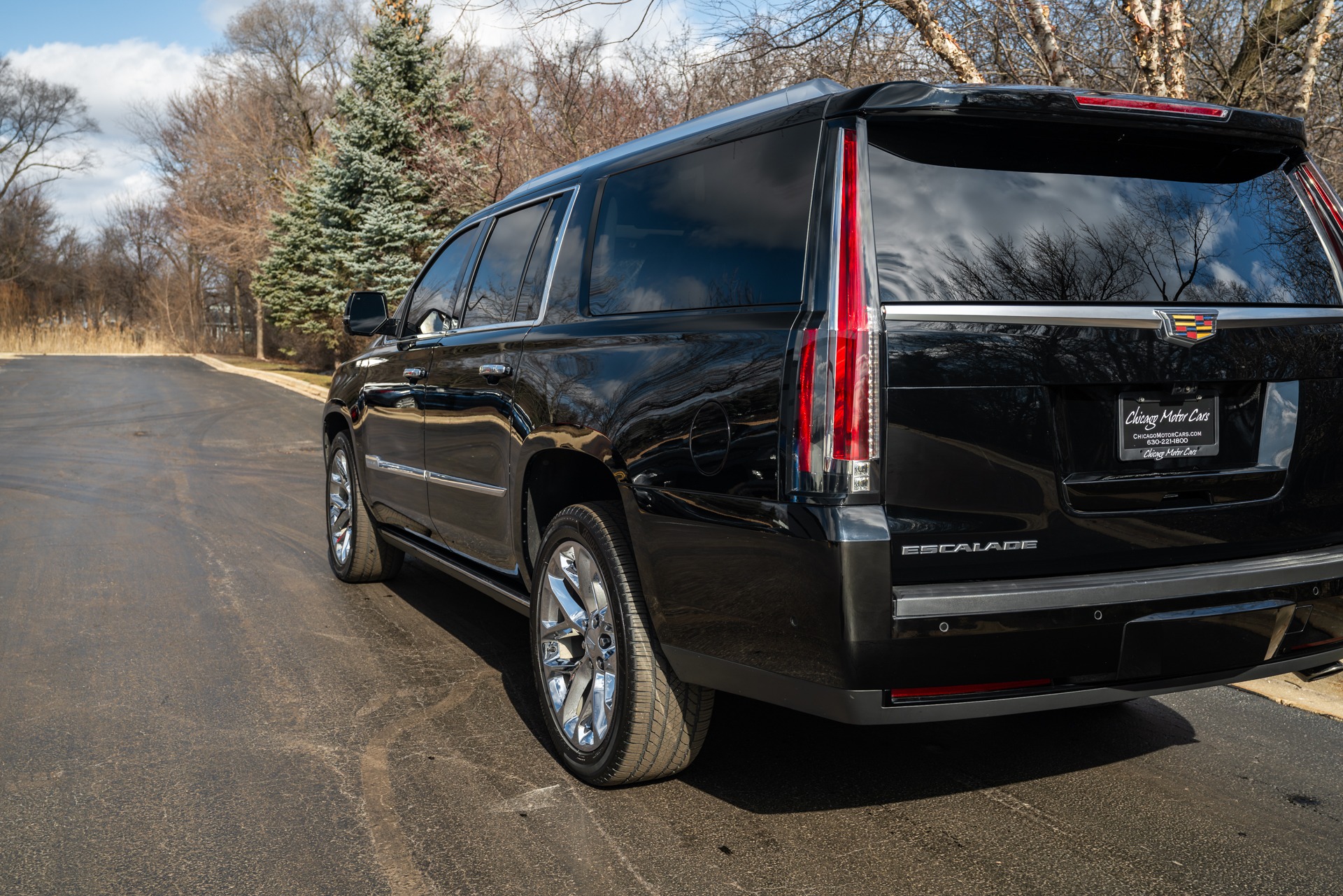 Used-2018-Cadillac-Escalade-ESV-Premium-Luxury-SUV-Rear-Seat-Entertainment-Stunning-Color-MSRP-80K