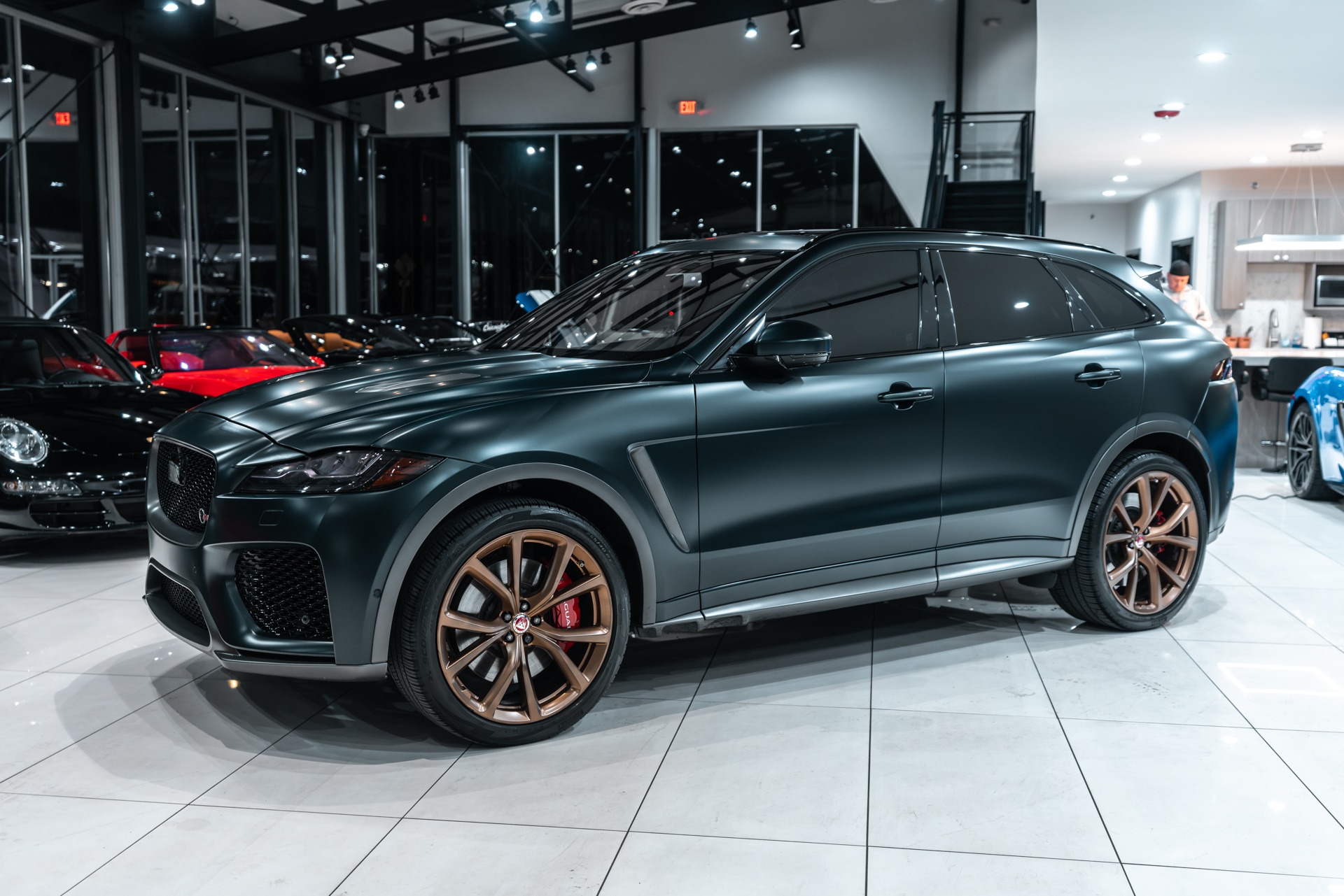 Used-2020-Jaguar-F-PACE-SVR-SUV-RARE-Satin-British-Racing-Green-Carbon-Trim-Supercharged-V8