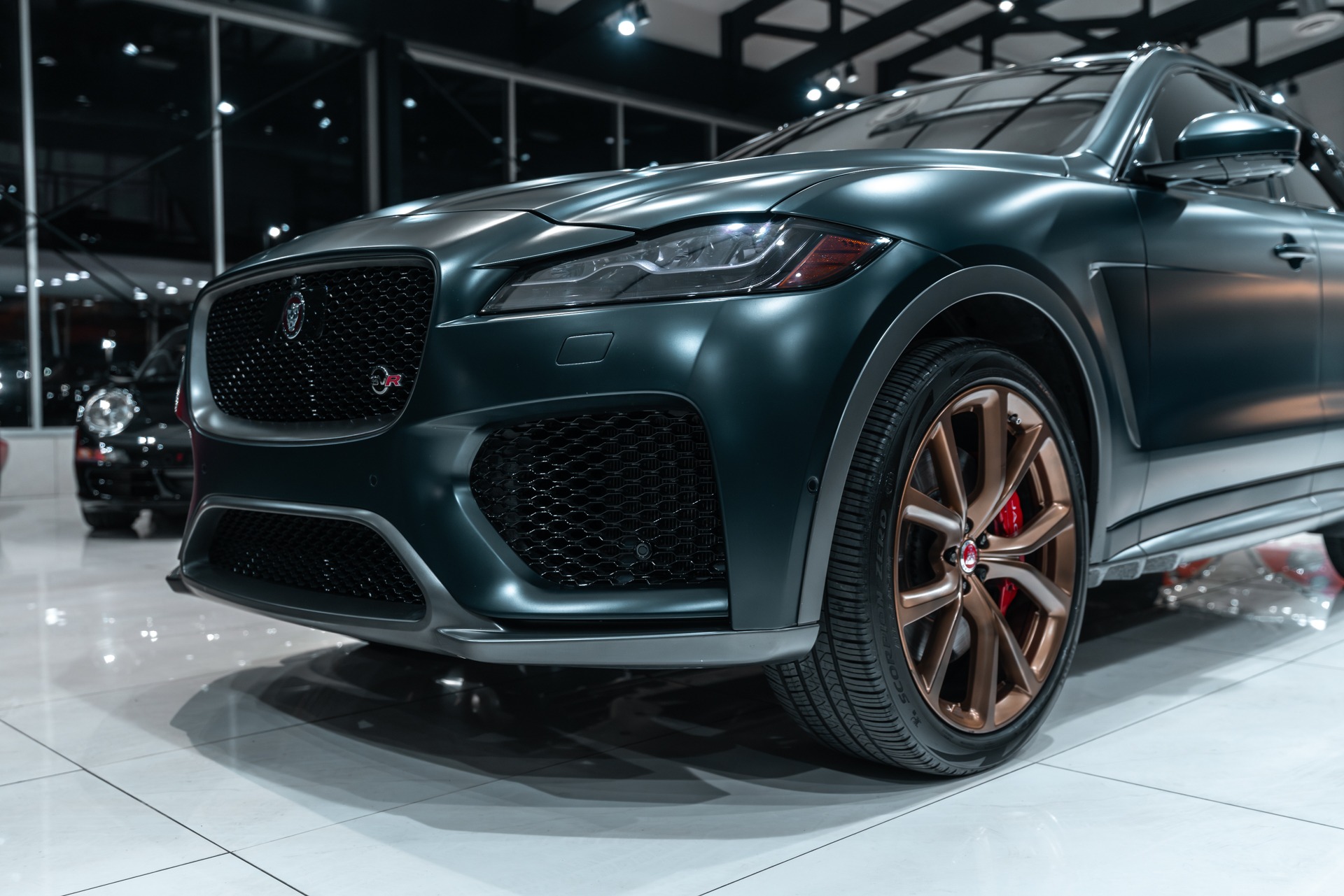 Used-2020-Jaguar-F-PACE-SVR-SUV-RARE-Satin-British-Racing-Green-Carbon-Trim-Supercharged-V8