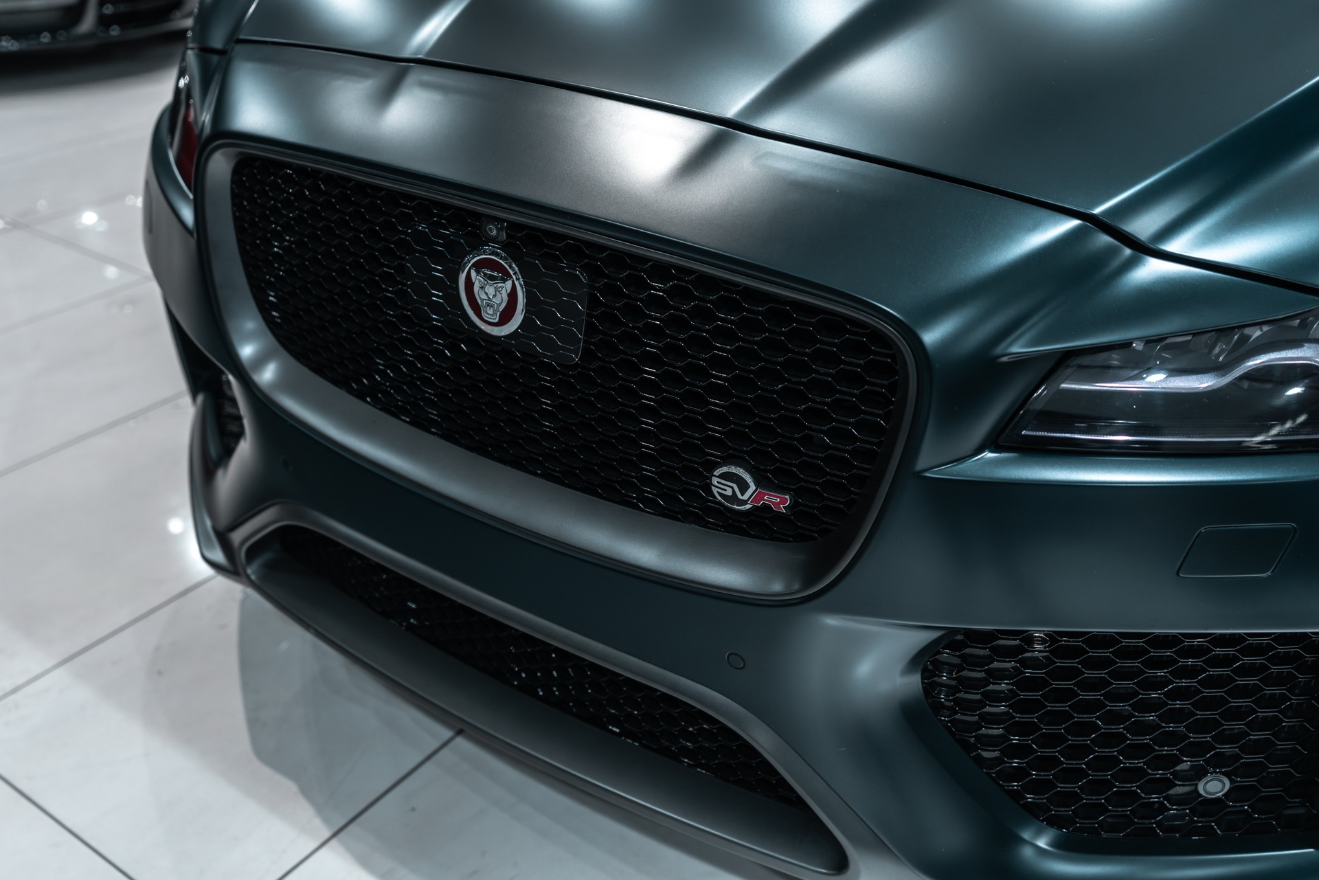 Used-2020-Jaguar-F-PACE-SVR-SUV-RARE-Satin-British-Racing-Green-Carbon-Trim-Supercharged-V8