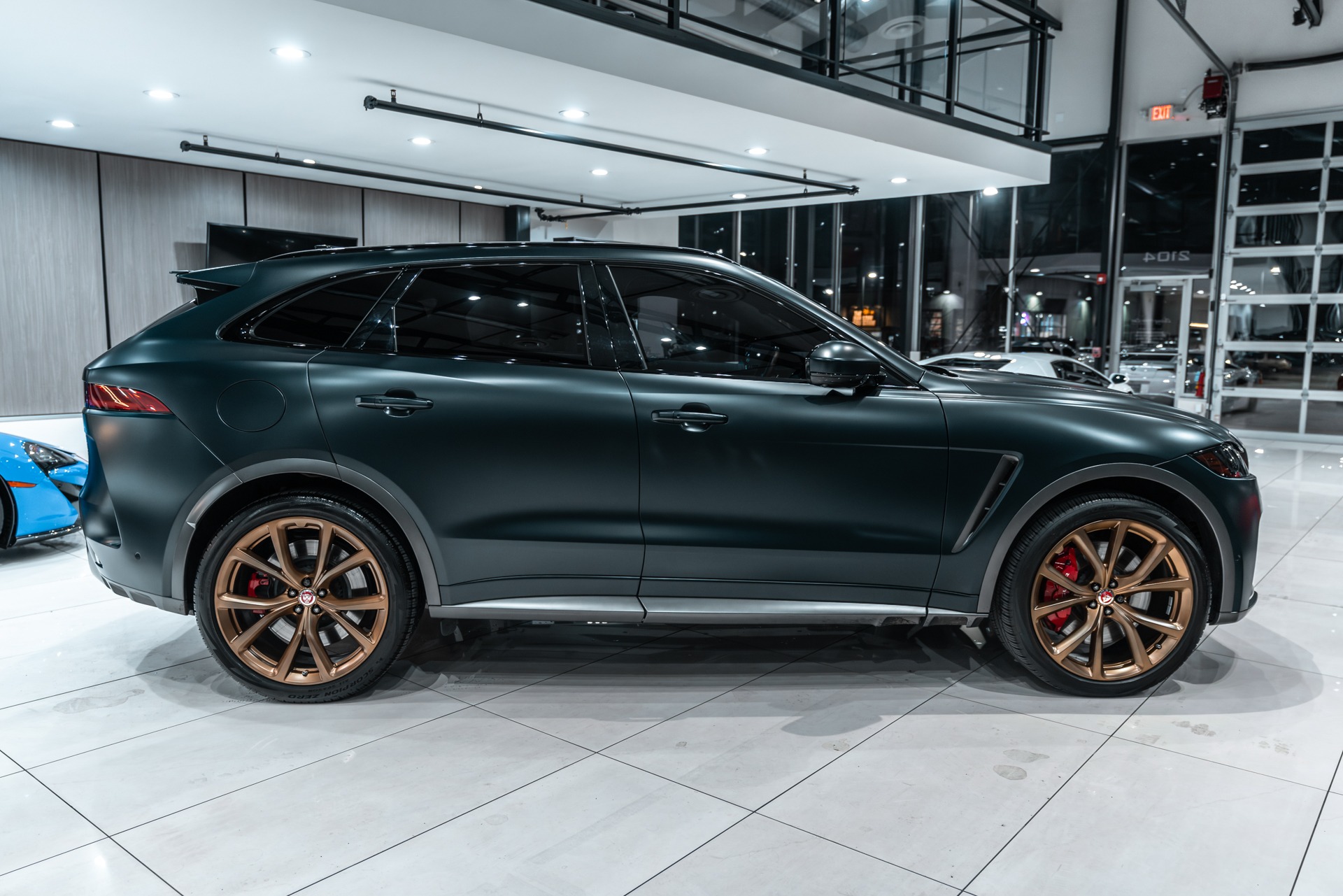 Used-2020-Jaguar-F-PACE-SVR-SUV-RARE-Satin-British-Racing-Green-Carbon-Trim-Supercharged-V8