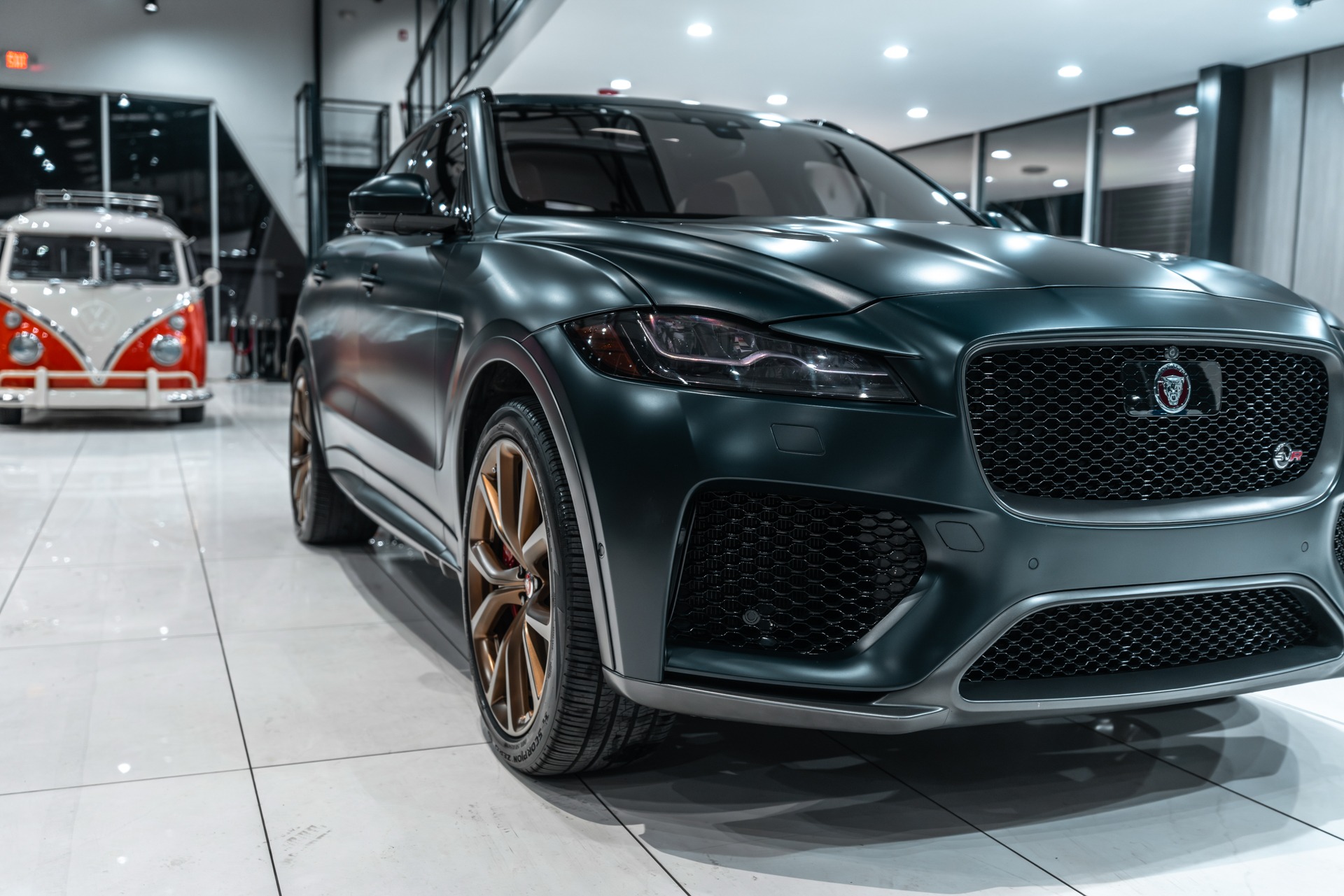 Used-2020-Jaguar-F-PACE-SVR-SUV-RARE-Satin-British-Racing-Green-Carbon-Trim-Supercharged-V8