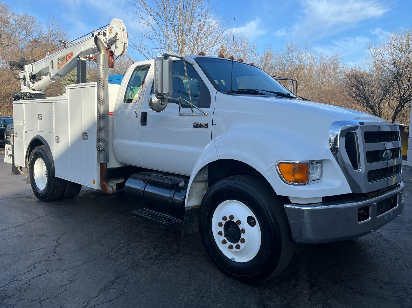 Used-2006-Ford-F-750-Cummins-59L-Diesel