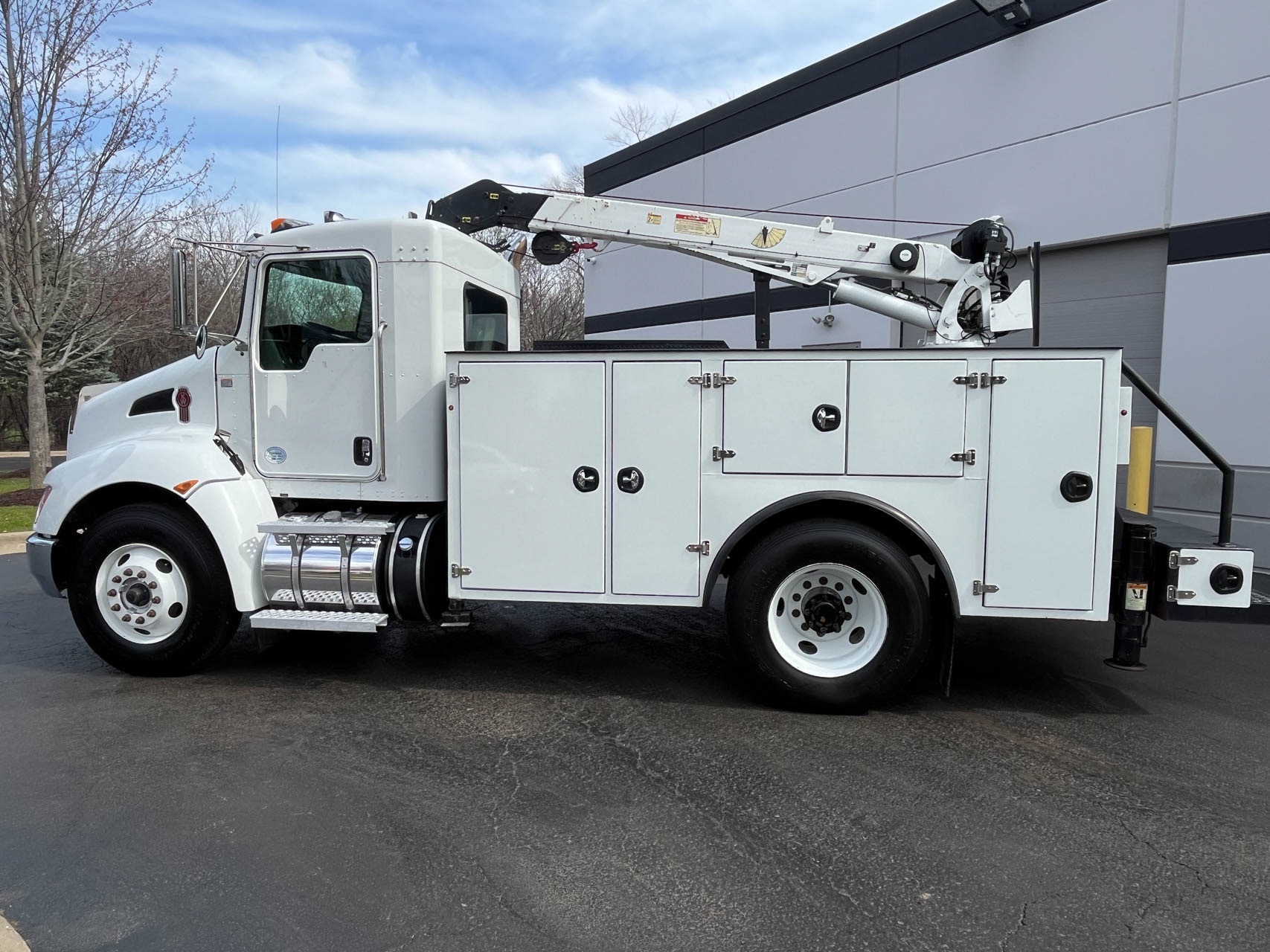 Used-2015-Kenworth-T27