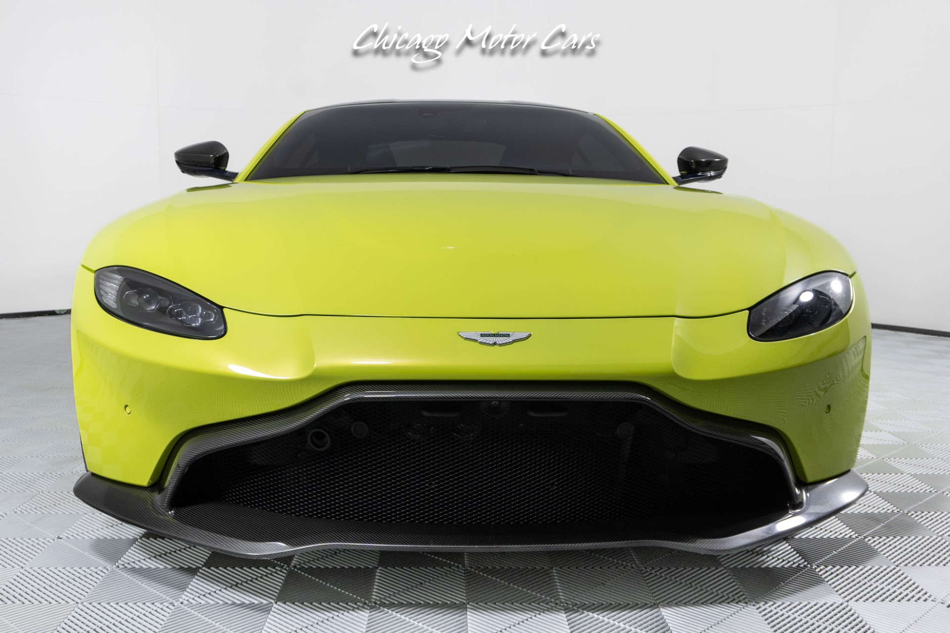 Used-2019-Aston-Martin-Vantage-AML-Lime-Essence-Paint-Carbon-Fiber-Pack-Sports-Plus-Loaded