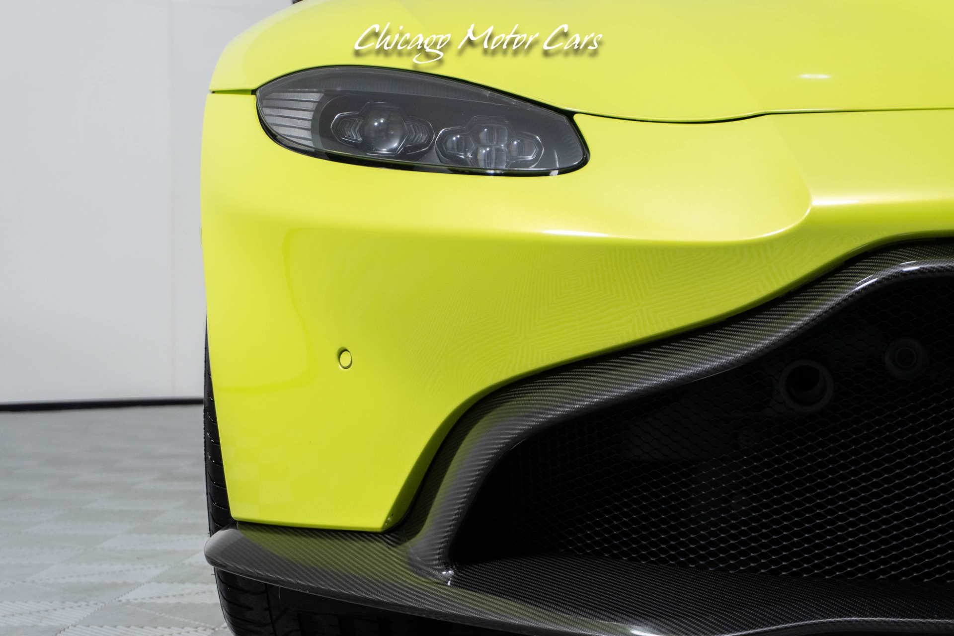 Used-2019-Aston-Martin-Vantage-AML-Lime-Essence-Paint-Carbon-Fiber-Pack-Sports-Plus-Loaded