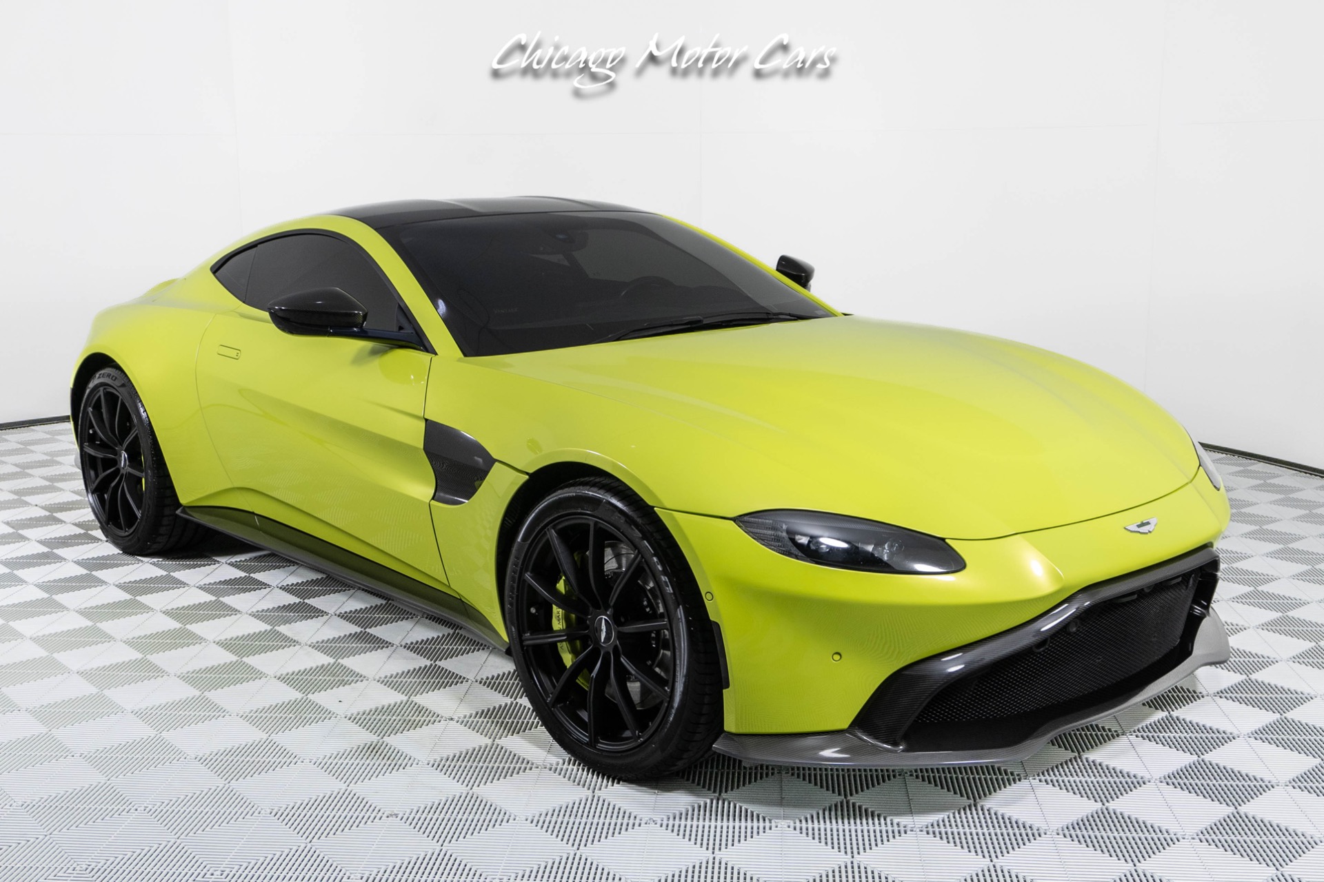 Used-2019-Aston-Martin-Vantage-AML-Lime-Essence-Paint-Carbon-Fiber-Pack-Sports-Plus-Loaded