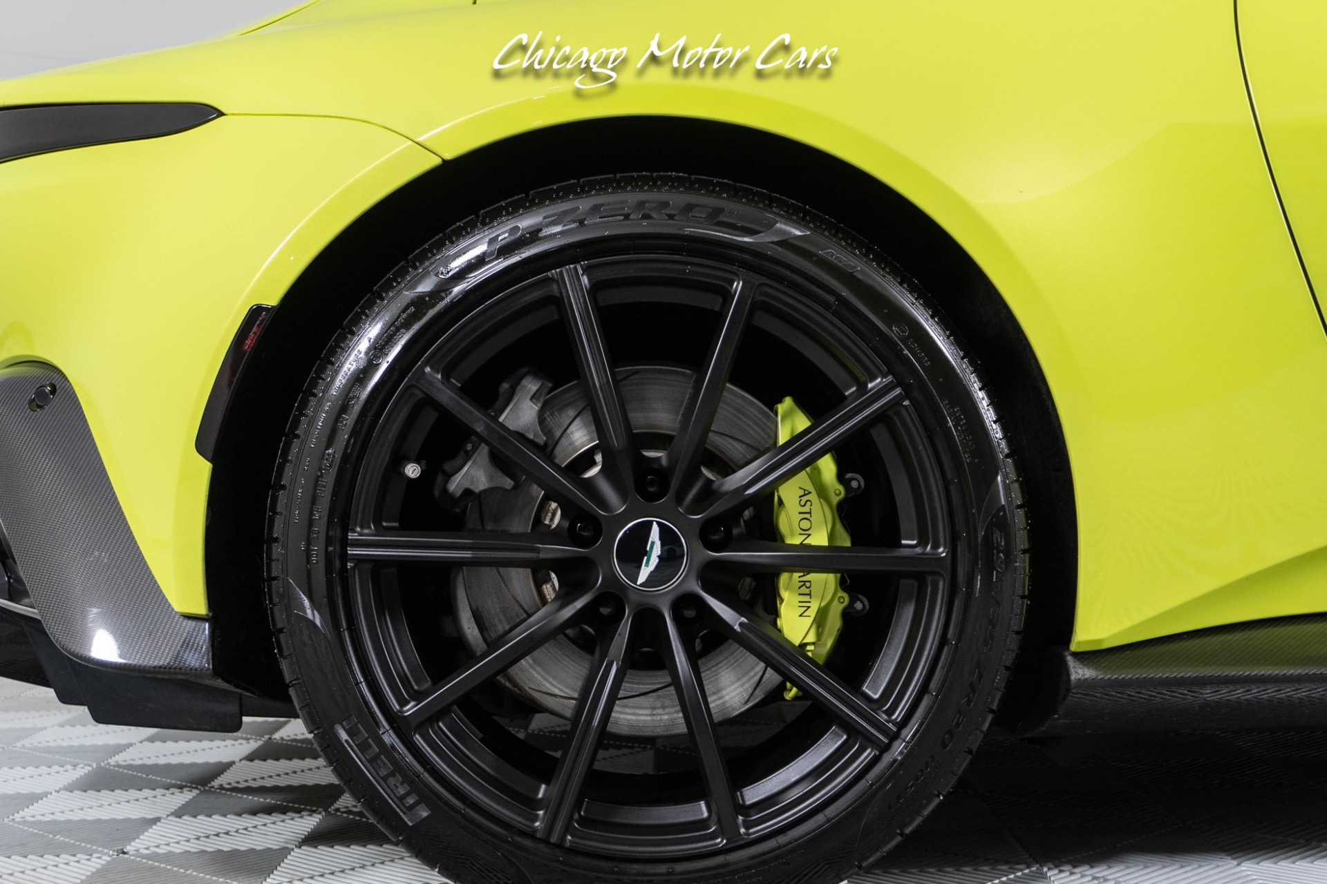 Used-2019-Aston-Martin-Vantage-AML-Lime-Essence-Paint-Carbon-Fiber-Pack-Sports-Plus-Loaded