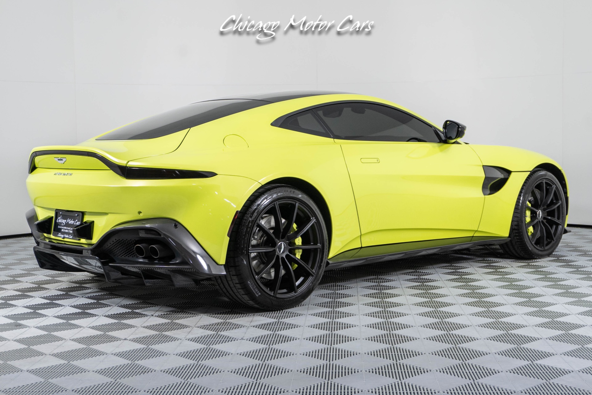 Used-2019-Aston-Martin-Vantage-AML-Lime-Essence-Paint-Carbon-Fiber-Pack-Sports-Plus-Loaded