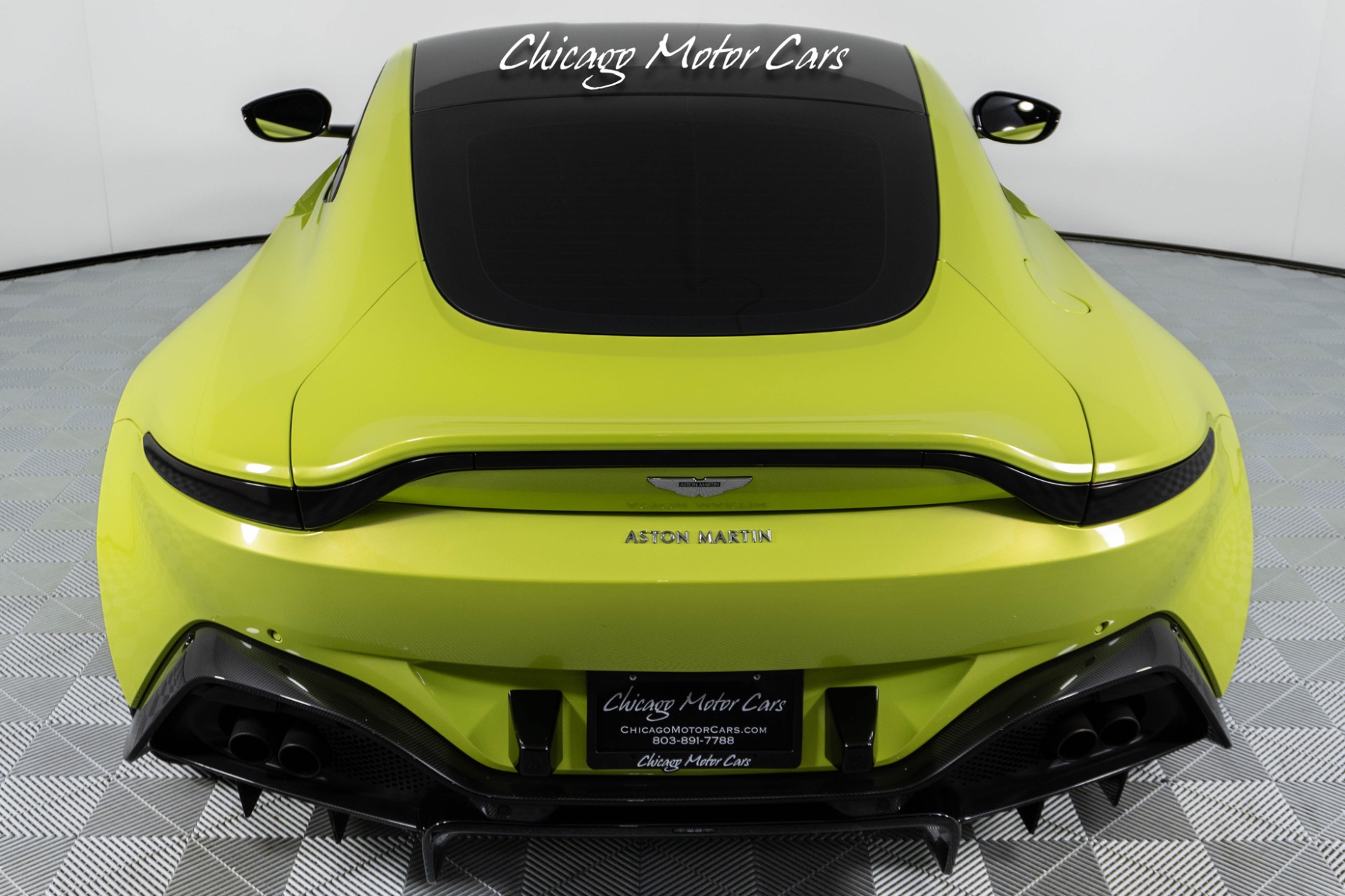 Used-2019-Aston-Martin-Vantage-AML-Lime-Essence-Paint-Carbon-Fiber-Pack-Sports-Plus-Loaded