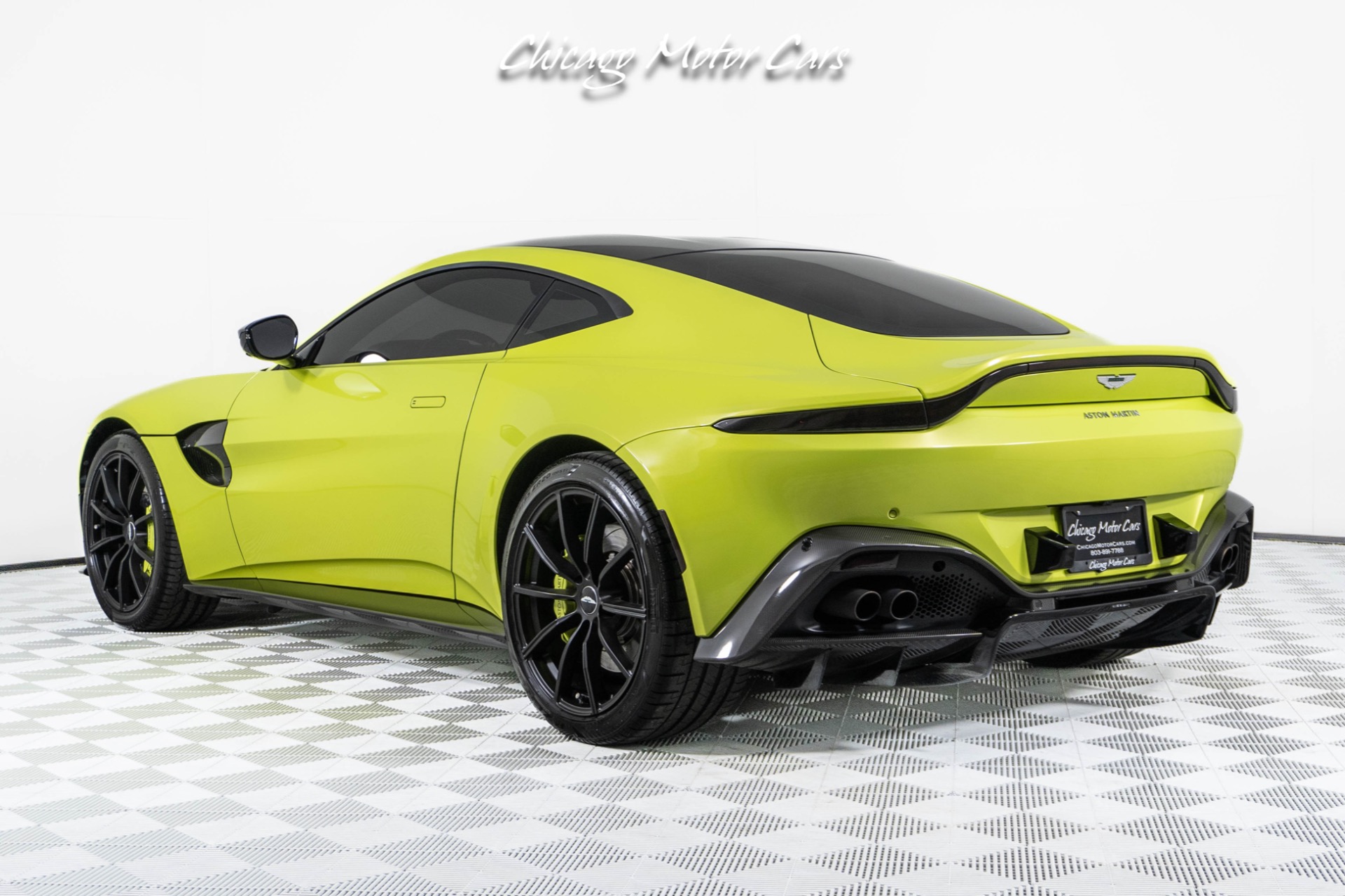 Used-2019-Aston-Martin-Vantage-AML-Lime-Essence-Paint-Carbon-Fiber-Pack-Sports-Plus-Loaded