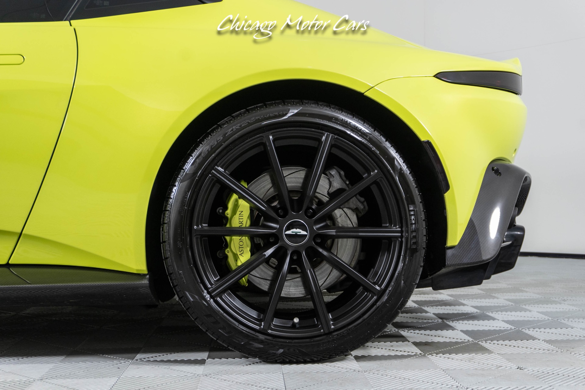 Used-2019-Aston-Martin-Vantage-AML-Lime-Essence-Paint-Carbon-Fiber-Pack-Sports-Plus-Loaded