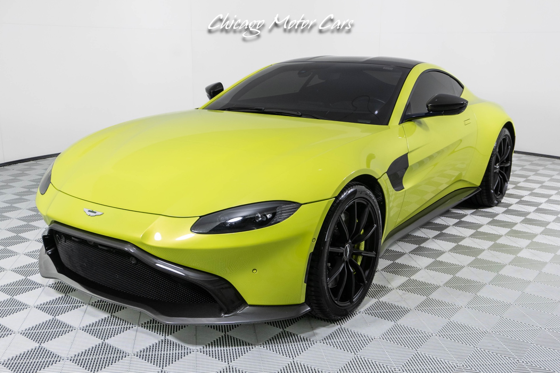 Used-2019-Aston-Martin-Vantage-AML-Lime-Essence-Paint-Carbon-Fiber-Pack-Sports-Plus-Loaded