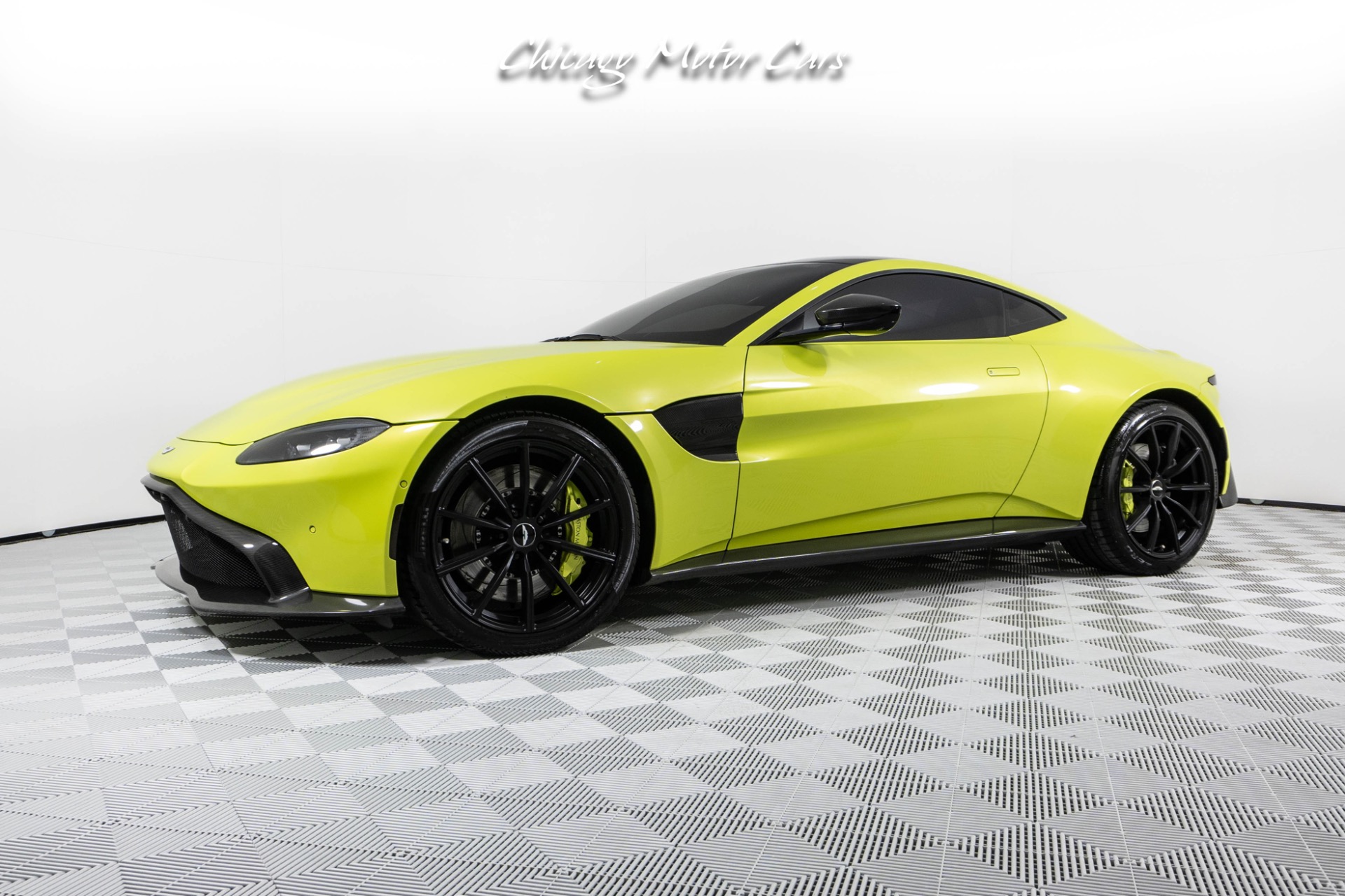 Used-2019-Aston-Martin-Vantage-AML-Lime-Essence-Paint-Carbon-Fiber-Pack-Sports-Plus-Loaded