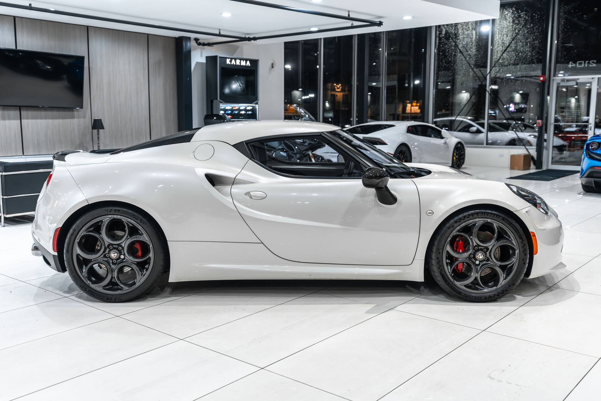 Used-2015-Alfa-Romeo-4C-Launch-Edition-Coupe-TONS-of-Carbon-RARE-1-of-ONLY-500-EVER-Made