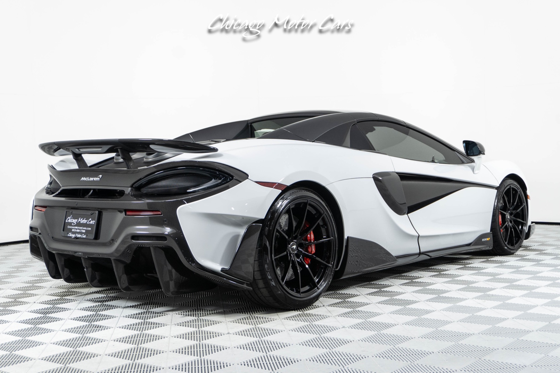 Used-2020-McLaren-600LT-Spider-Huge-MSRP-Tons-of-Carbon-Fiber-Front-End-Lifter-Only-4K-Miles-Loaded