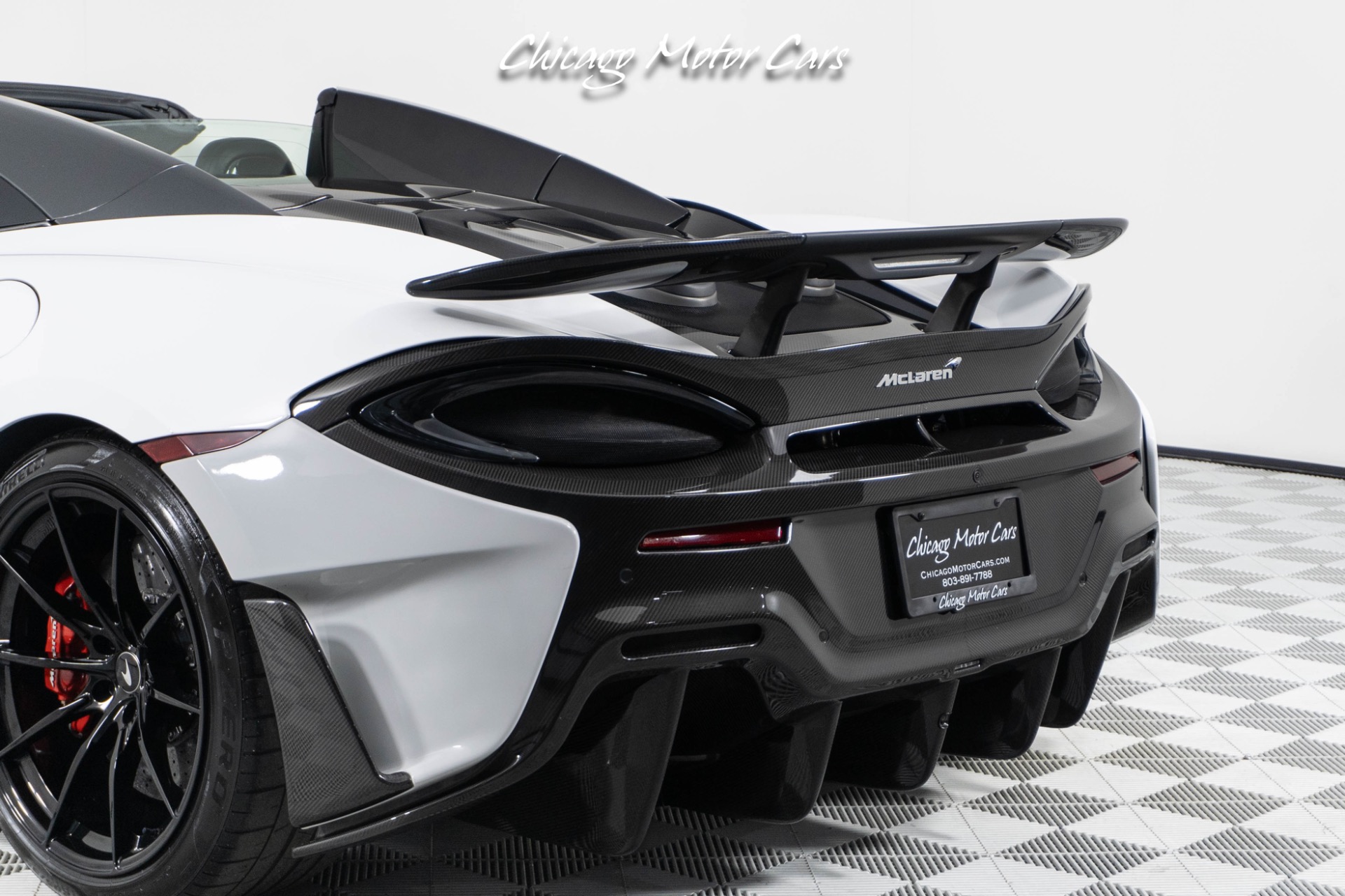 Used-2020-McLaren-600LT-Spider-Huge-MSRP-Tons-of-Carbon-Fiber-Front-End-Lifter-Only-4K-Miles-Loaded