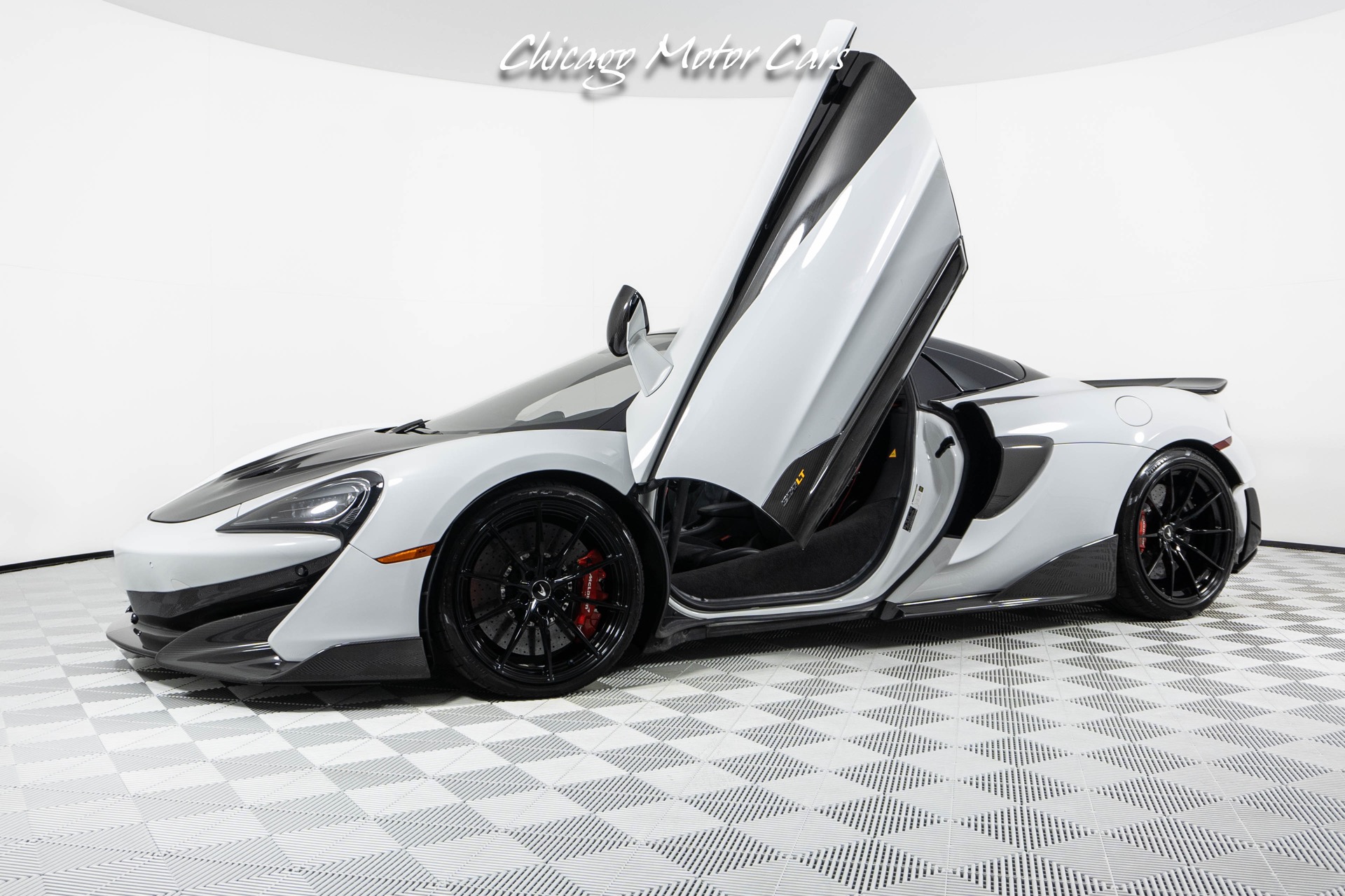 Used-2020-McLaren-600LT-Spider-Huge-MSRP-Tons-of-Carbon-Fiber-Front-End-Lifter-Only-4K-Miles-Loaded