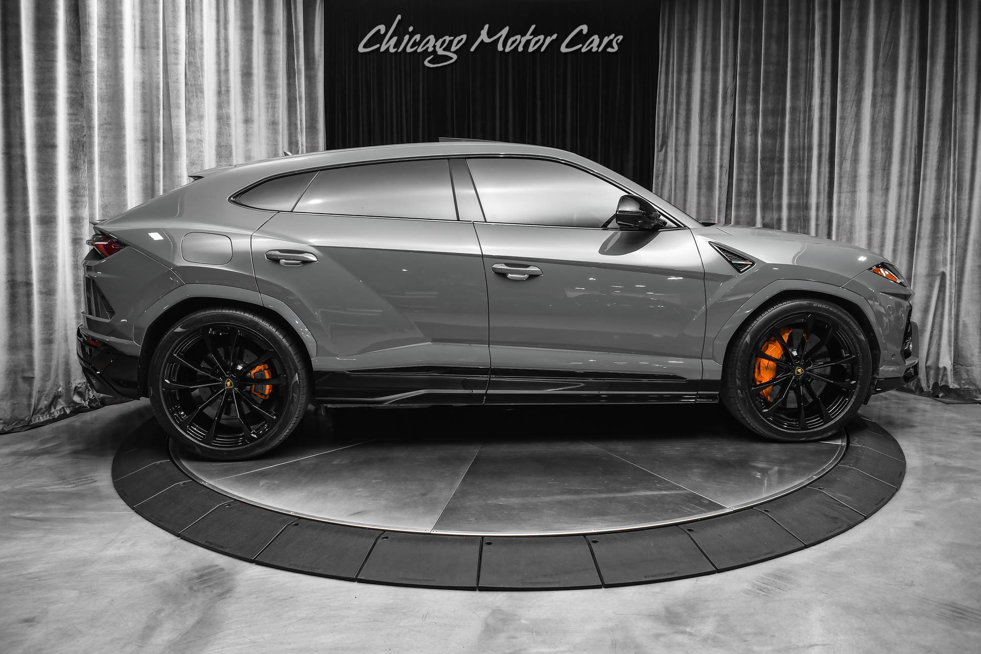 Used-2021-Lamborghini-Urus-Grigio-Telesto-B-O-3D-SURROUND-Park-Asst-Pkg-Taigete-Wheels-Panoroof